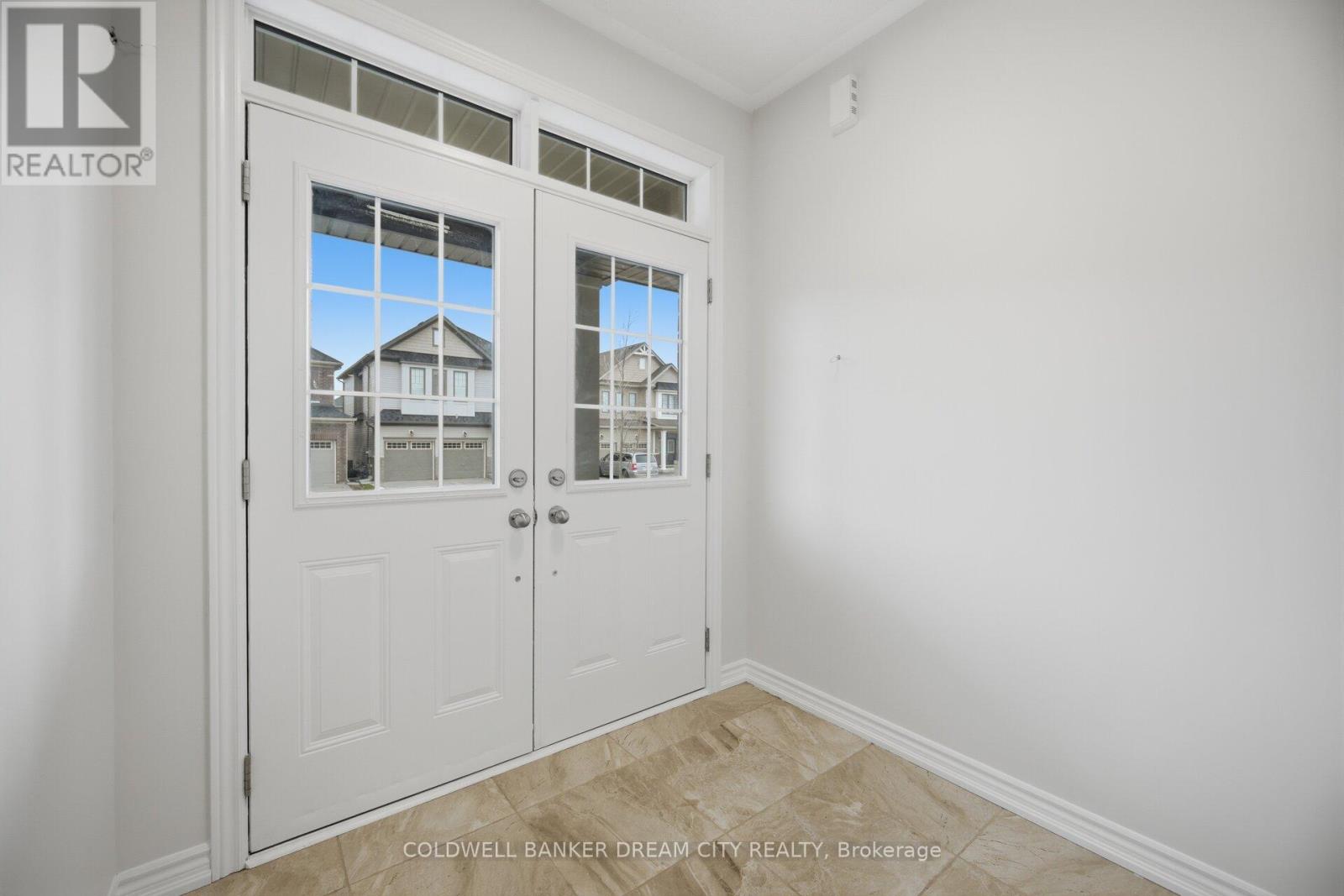 33 Bannister Road, Barrie, Ontario  L9J 0L5 - Photo 4 - S12964976