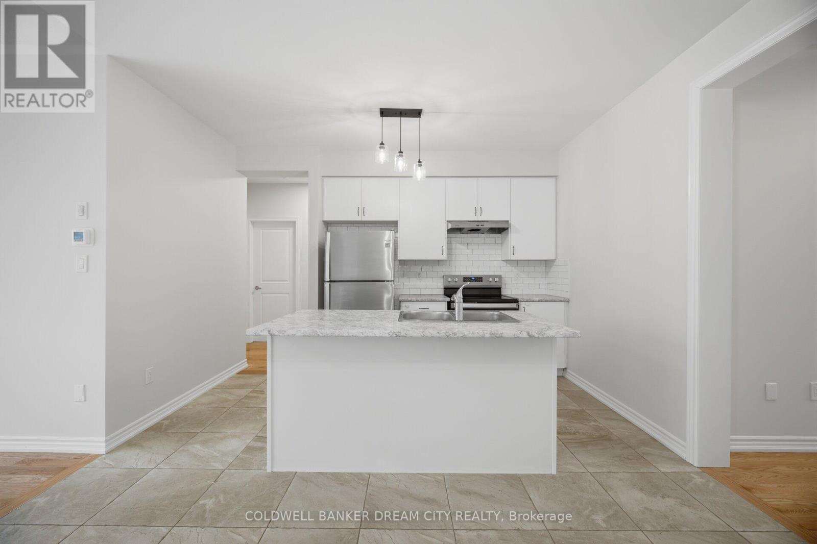 33 Bannister Road, Barrie, Ontario  L9J 0L5 - Photo 7 - S12964976