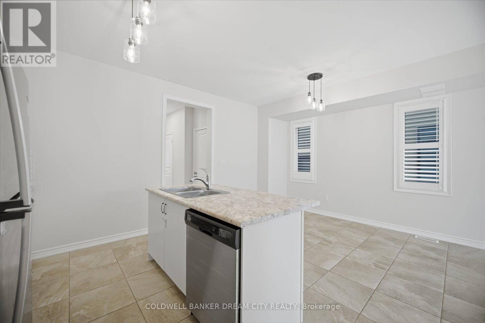 33 Bannister Road, Barrie, Ontario  L9J 0L5 - Photo 9 - S12964976