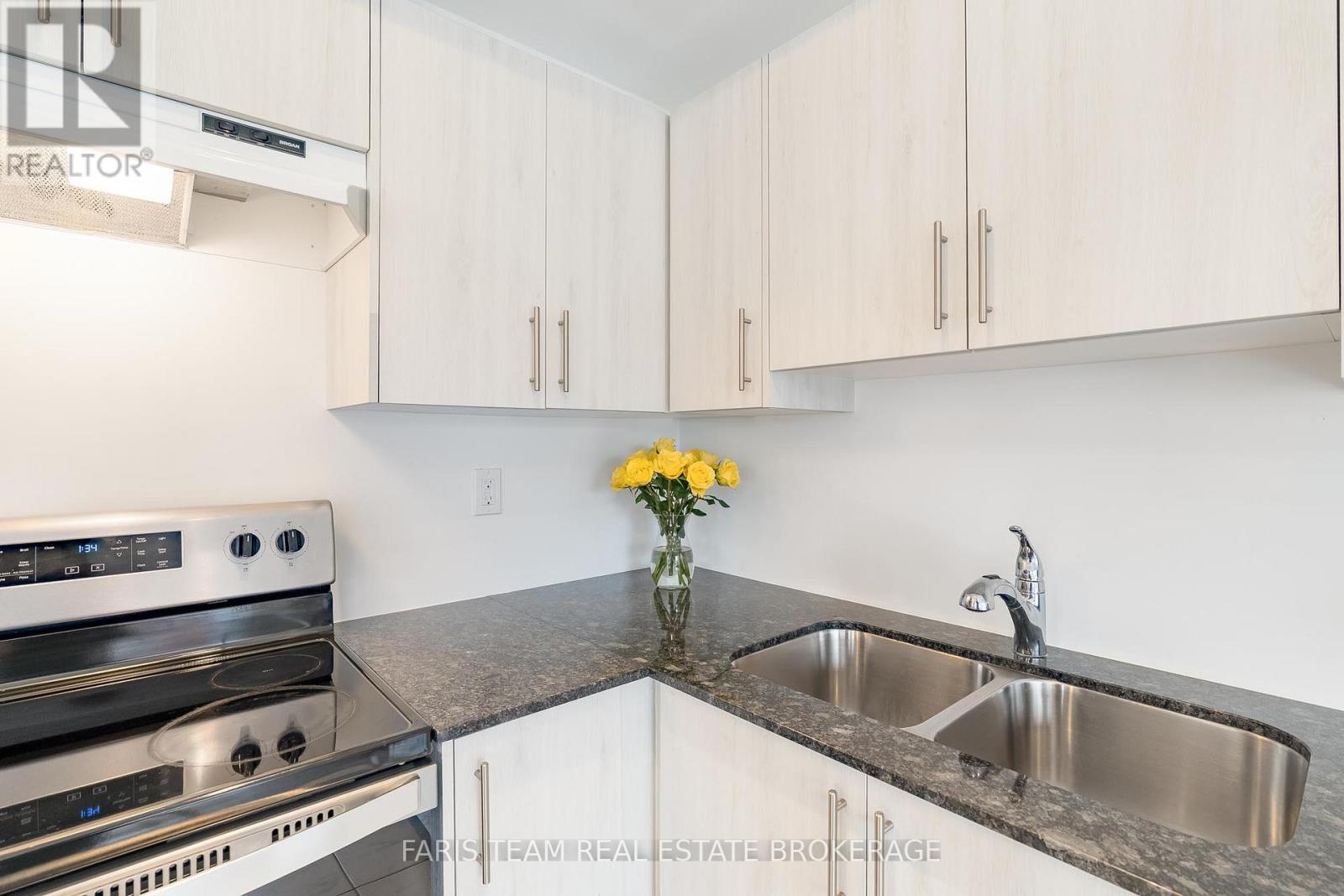 52 Fairlane Avenue, Barrie (Painswick South), Ontario  L9J 0M9 - Photo 10 - S12965040