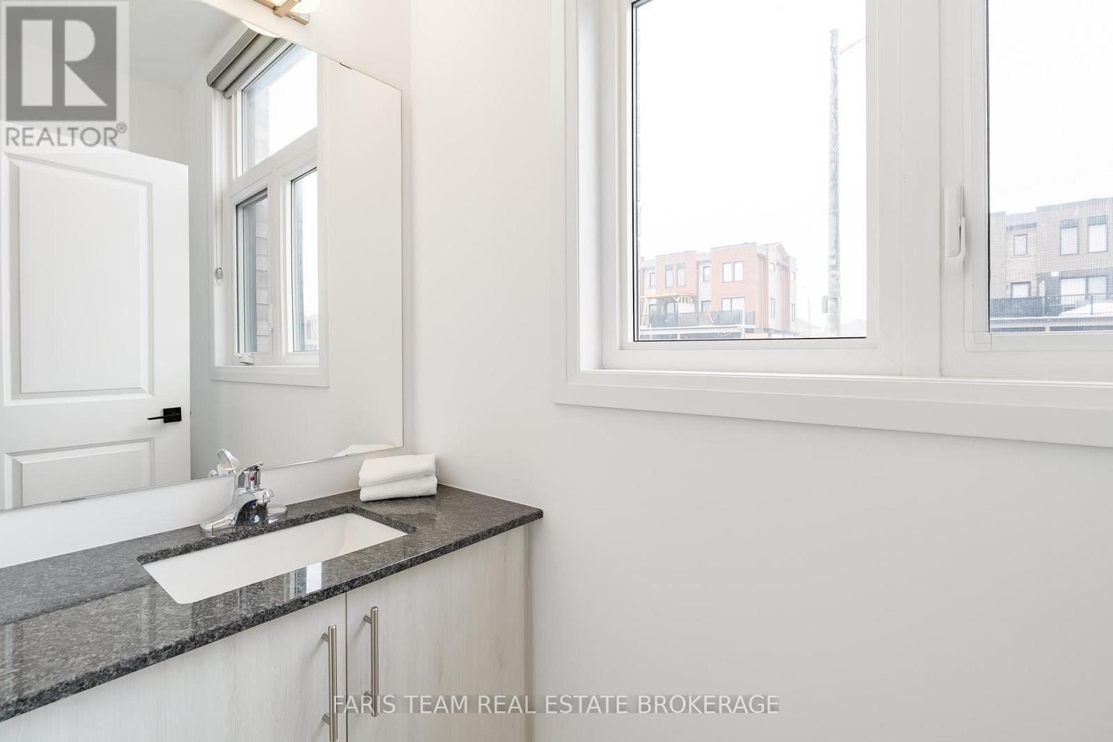 52 Fairlane Avenue, Barrie (Painswick South), Ontario  L9J 0M9 - Photo 19 - S12965040