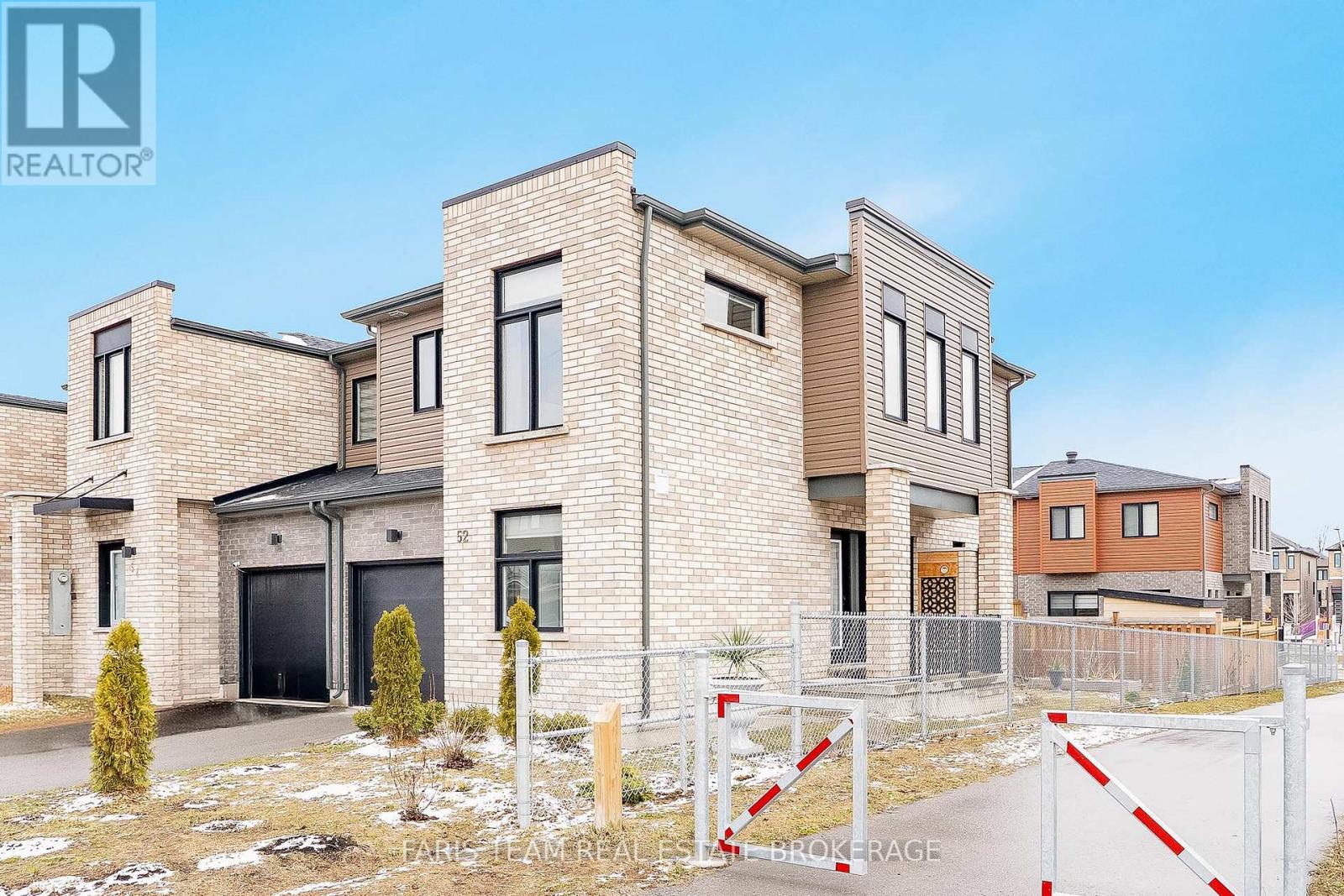 52 Fairlane Avenue, Barrie (Painswick South), Ontario  L9J 0M9 - Photo 3 - S12965040