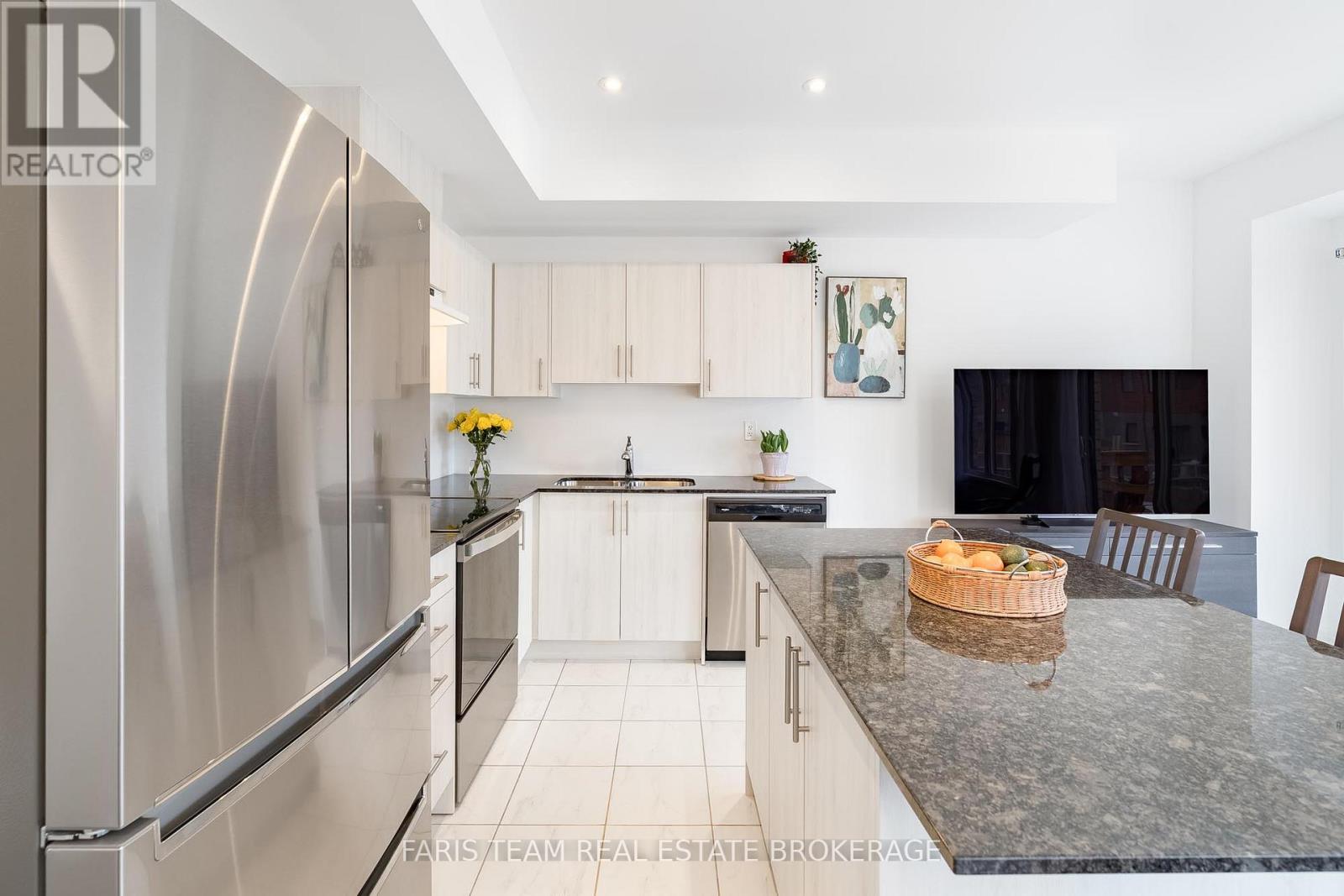 52 Fairlane Avenue, Barrie (Painswick South), Ontario  L9J 0M9 - Photo 6 - S12965040