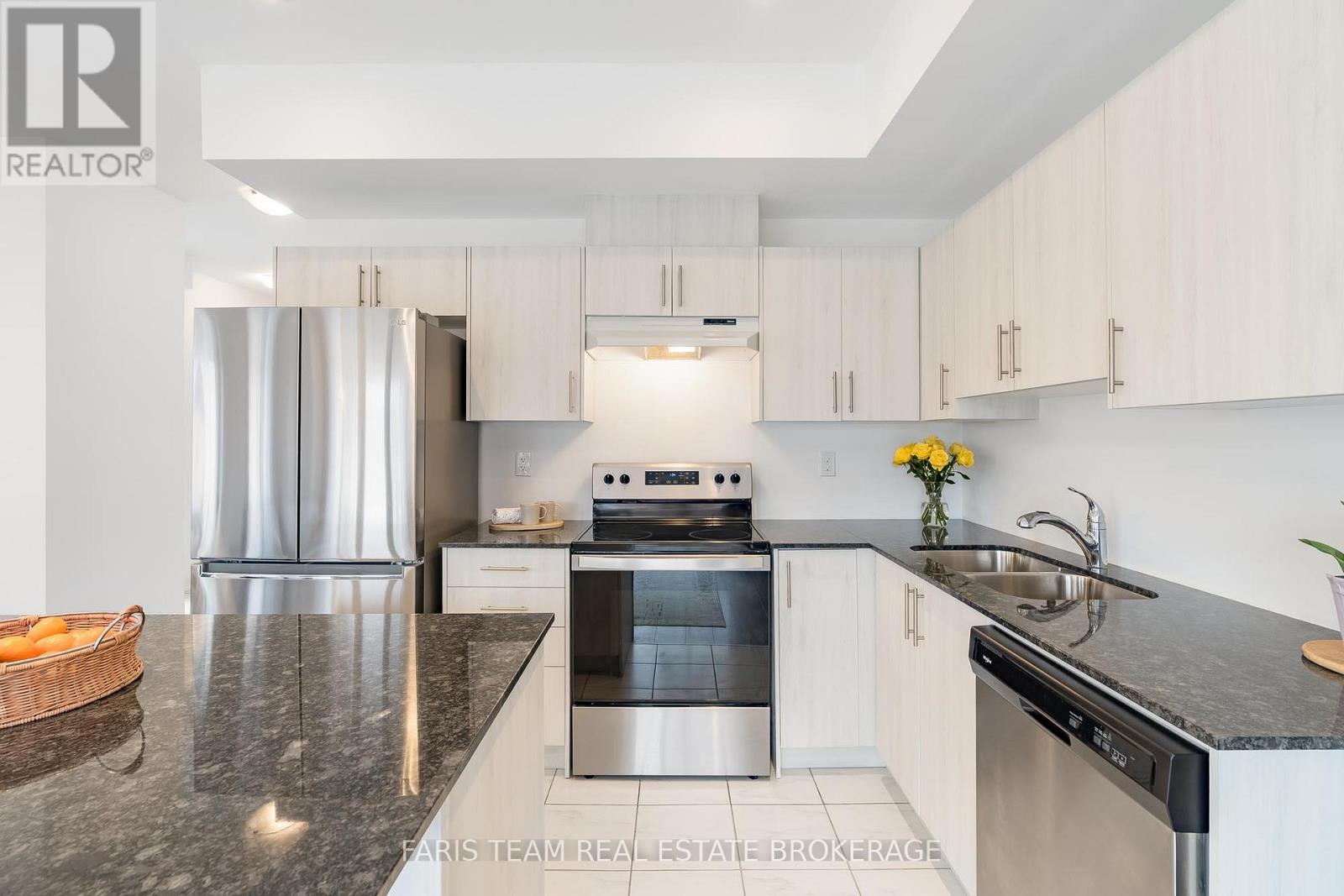 52 Fairlane Avenue, Barrie (Painswick South), Ontario  L9J 0M9 - Photo 9 - S12965040