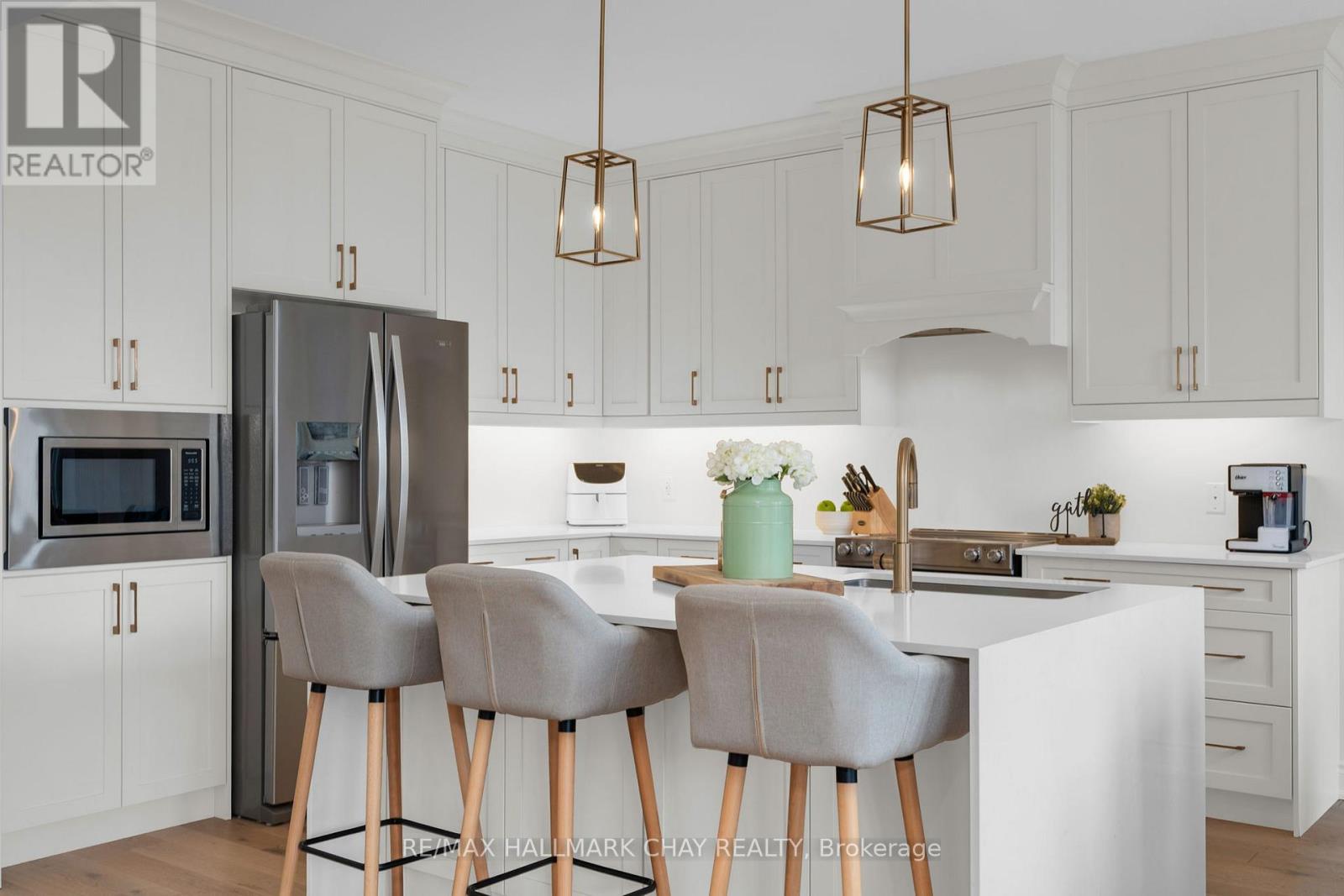 4 Periwinkle Road, Springwater, Ontario  L9X 2E2 - Photo 5 - S12965336