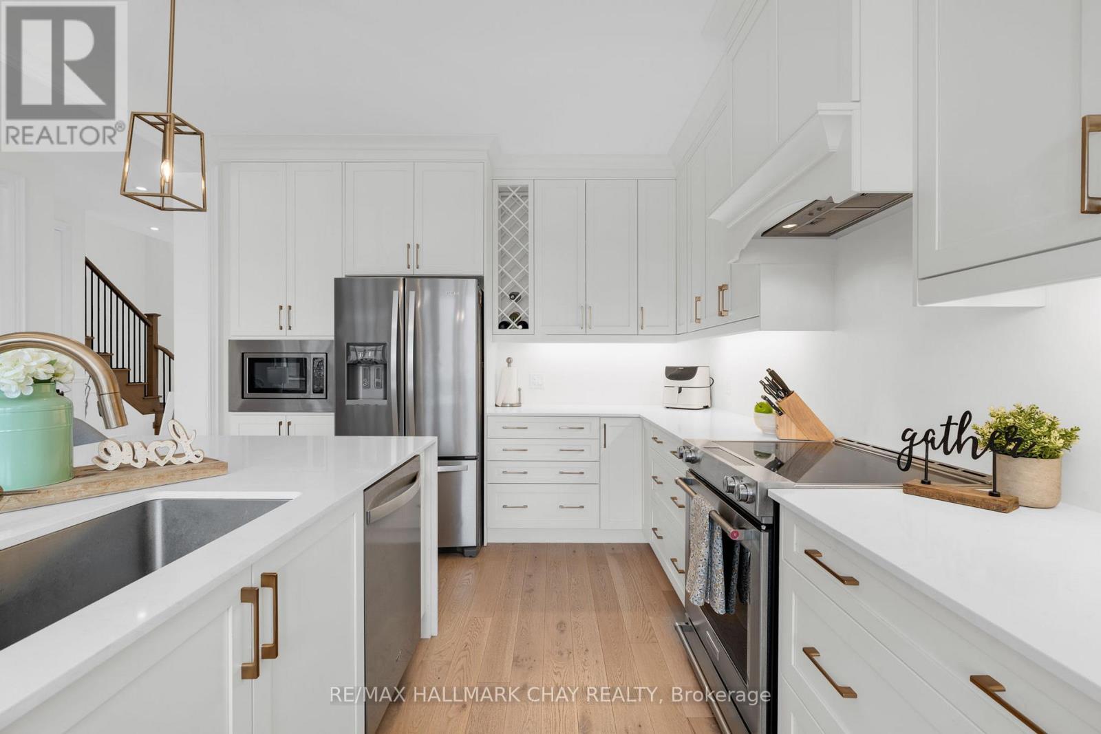 4 Periwinkle Road, Springwater, Ontario  L9X 2E2 - Photo 8 - S12965336