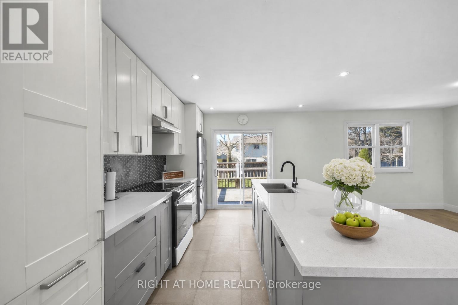 60 Heather Street, Barrie (Sunnidale), Ontario  L4N 4N1 - Photo 10 - S12965418