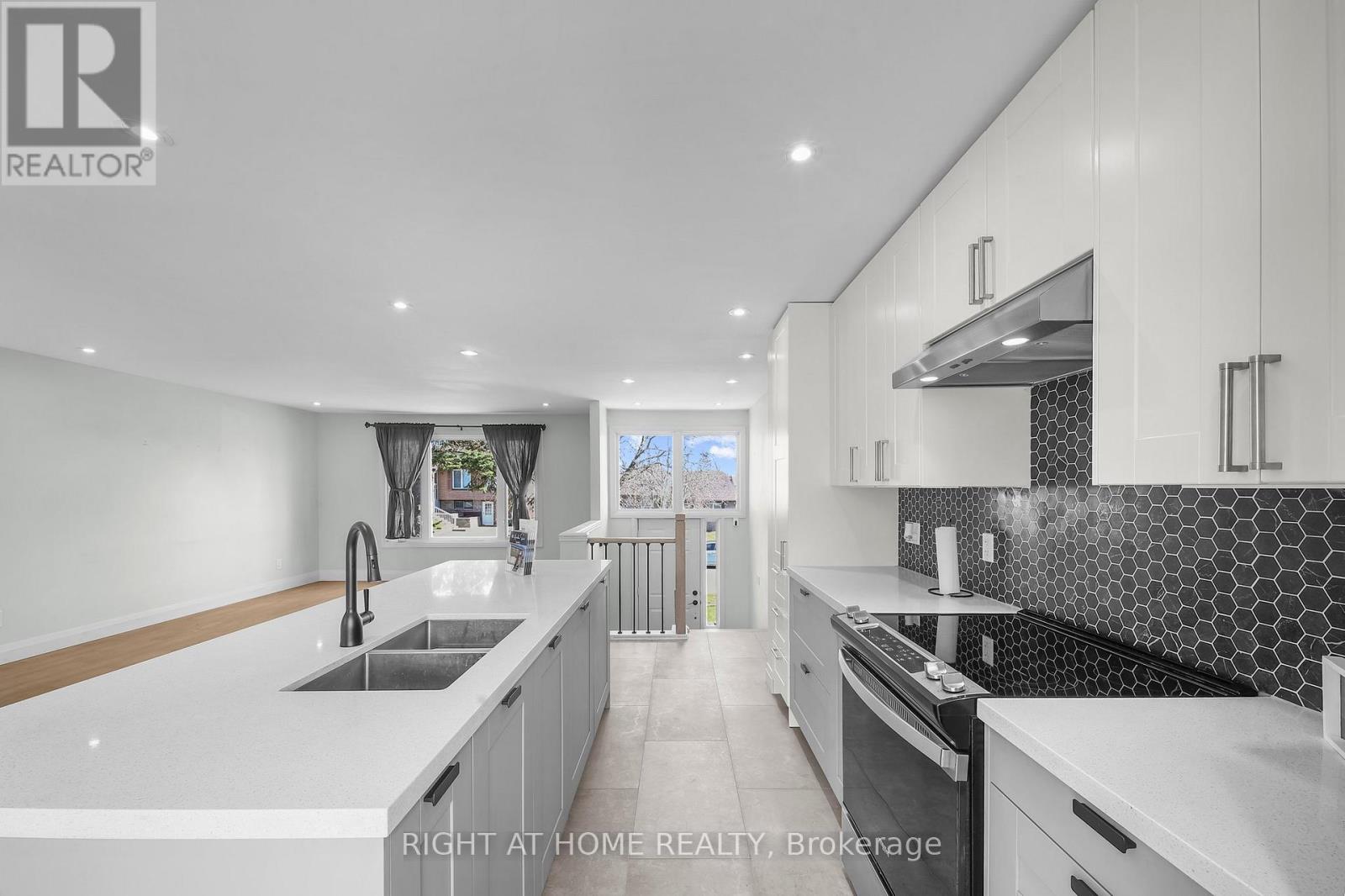 60 Heather Street, Barrie (Sunnidale), Ontario  L4N 4N1 - Photo 9 - S12965418