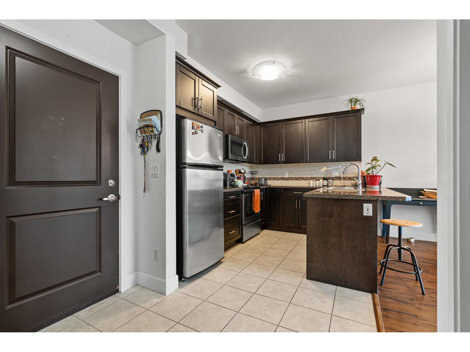 216 46262 First Avenue, Chilliwack Proper East, Chilliwack, British Columbia  V2P 0C3 - Photo 3 - R3106528