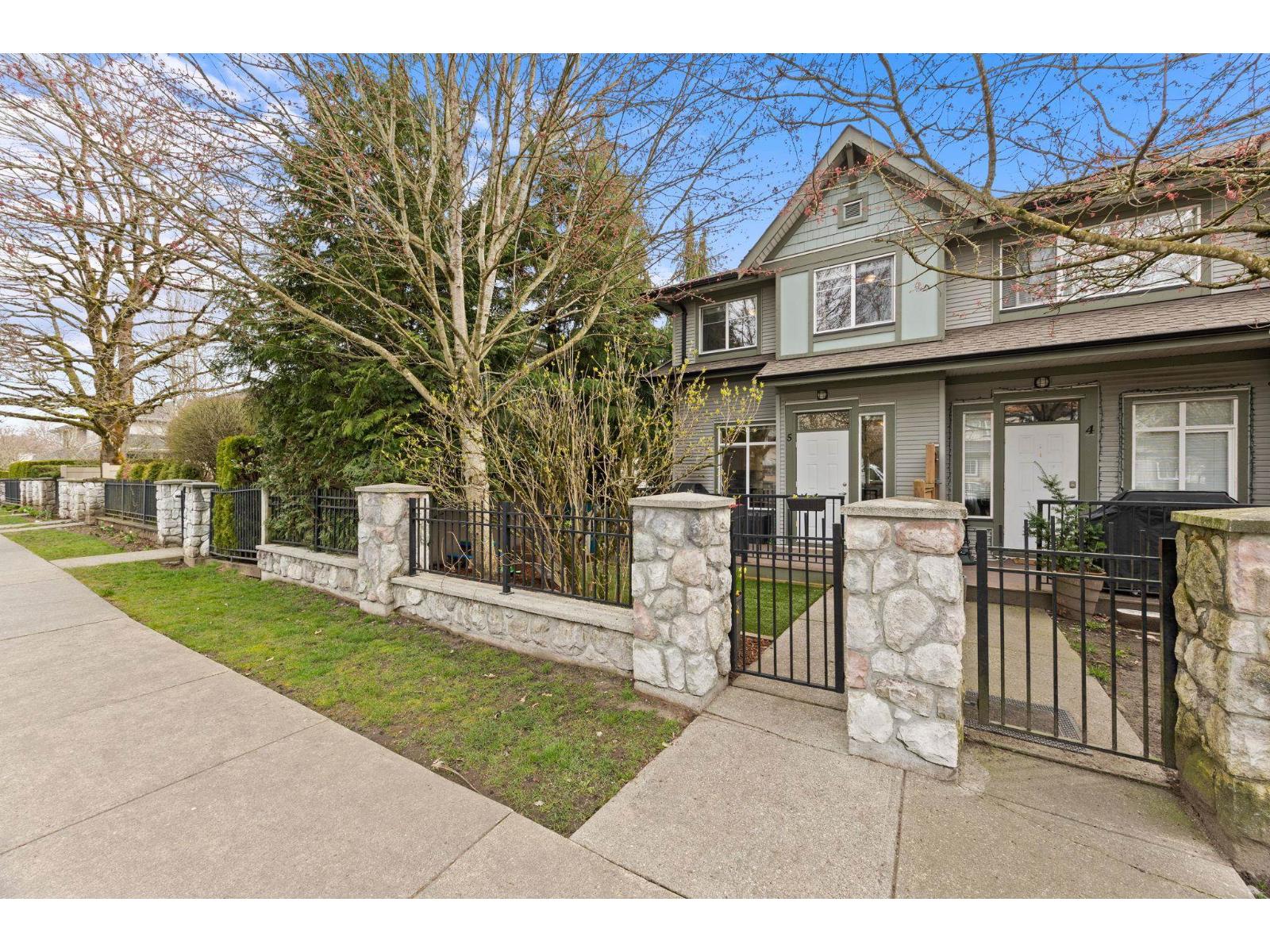 5 8726 159 STREET, Surrey, British Columbia