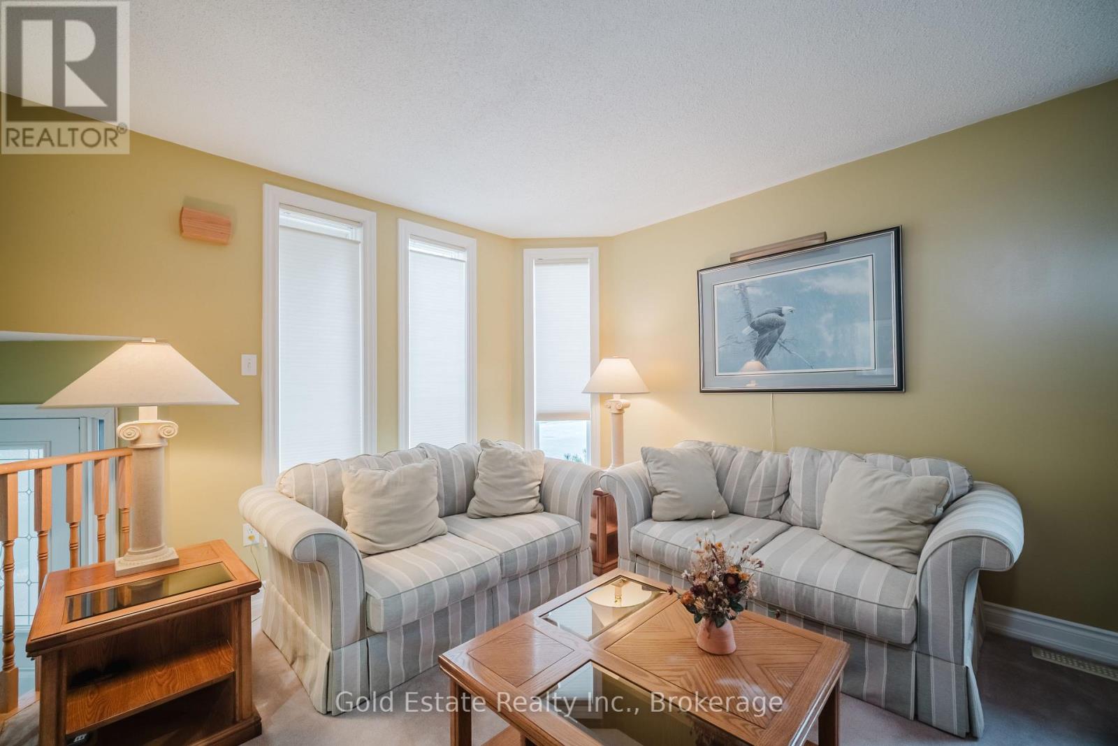 59 Royal Orchard Drive, Brampton, Ontario  L6X 4M5 - Photo 4 - W12964972