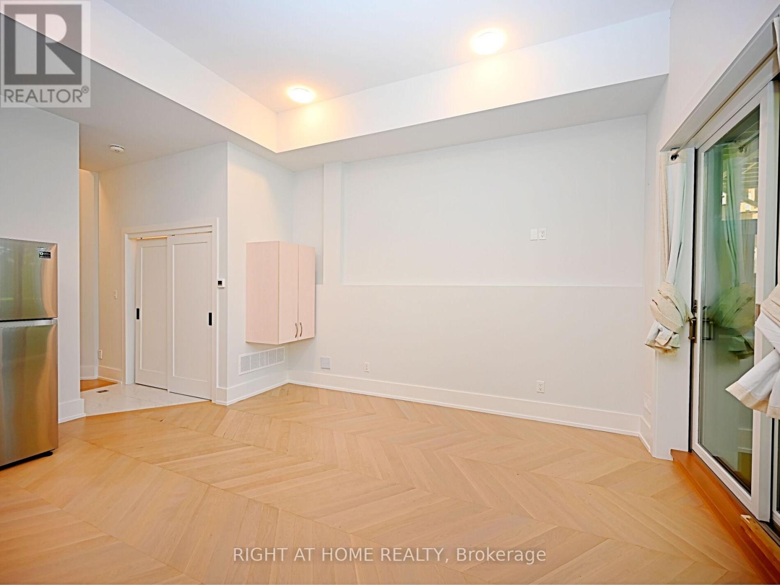 50b Woodlawn Avenue, Mississauga, Ontario  L5G 3K6 - Photo 10 - W12965024