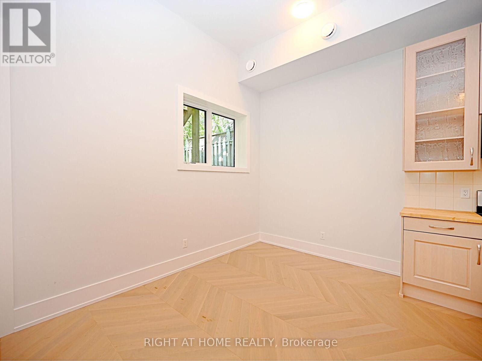 50b Woodlawn Avenue, Mississauga, Ontario  L5G 3K6 - Photo 11 - W12965024