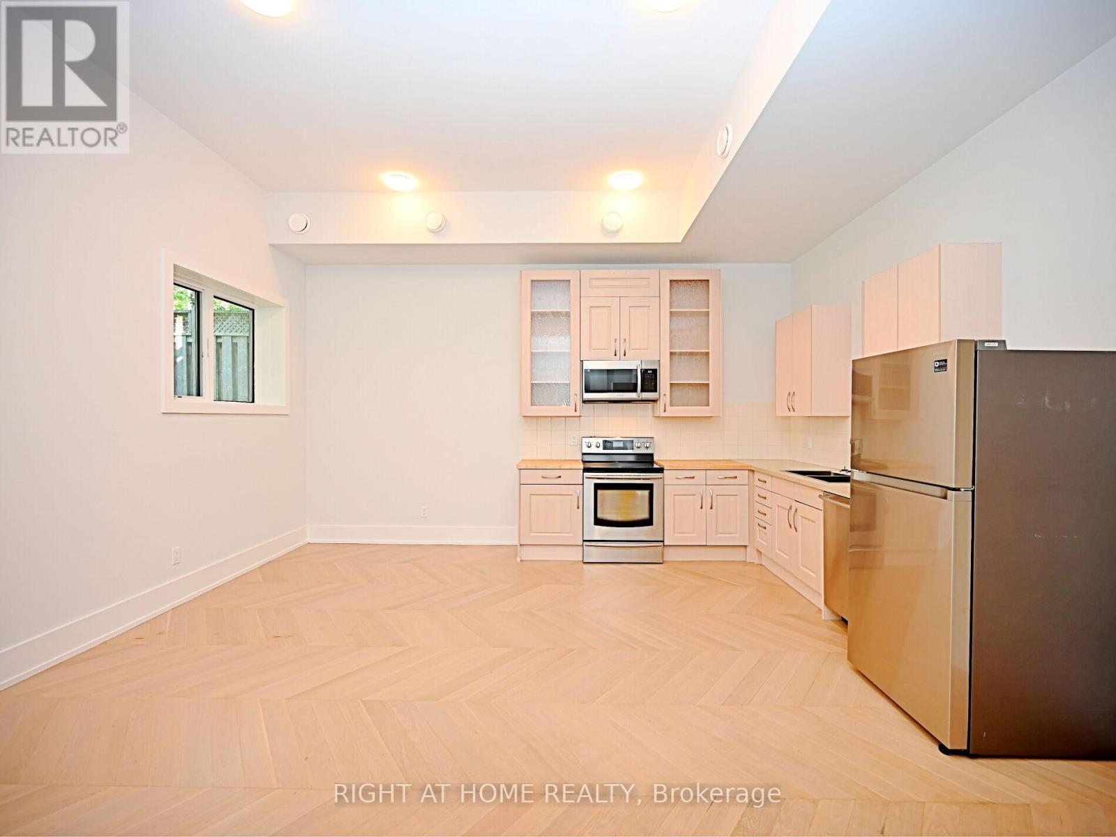 50b Woodlawn Avenue, Mississauga, Ontario  L5G 3K6 - Photo 12 - W12965024