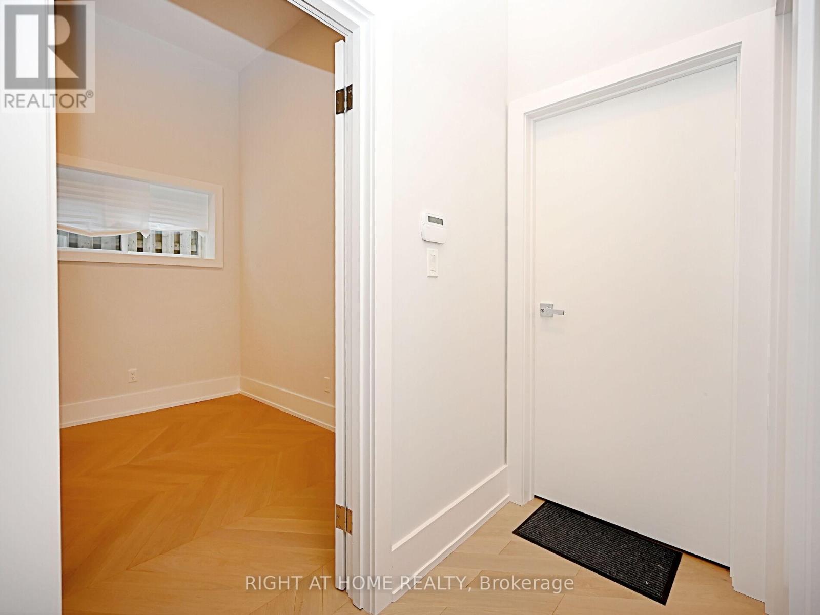 50b Woodlawn Avenue, Mississauga, Ontario  L5G 3K6 - Photo 20 - W12965024