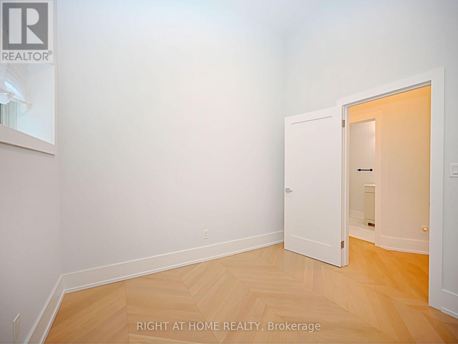 50b Woodlawn Avenue, Mississauga, Ontario  L5G 3K6 - Photo 24 - W12965024