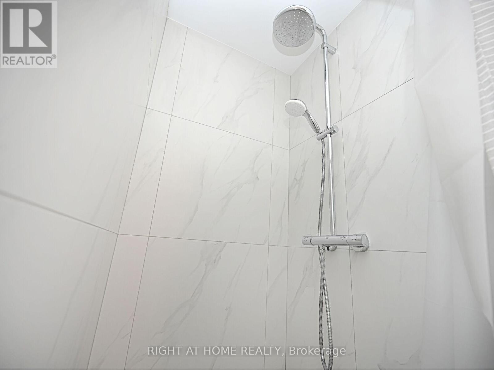 50b Woodlawn Avenue, Mississauga, Ontario  L5G 3K6 - Photo 27 - W12965024