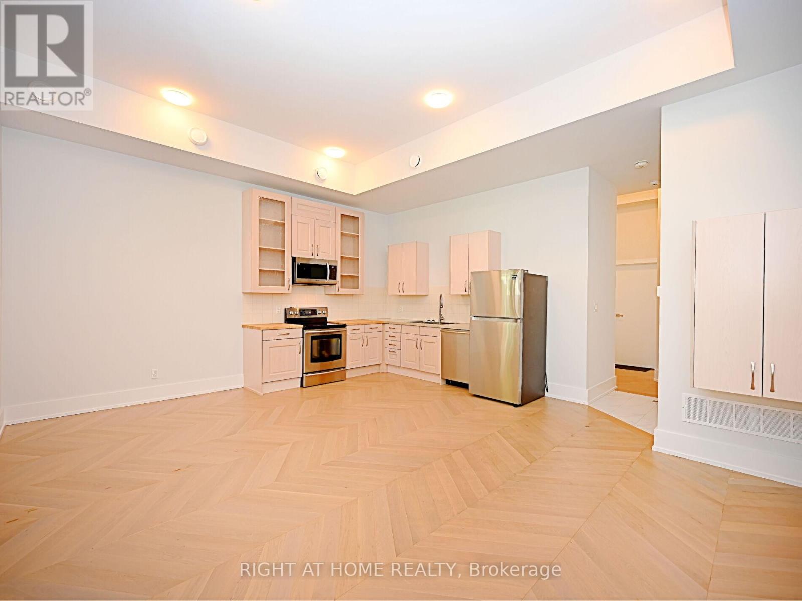 50b Woodlawn Avenue, Mississauga, Ontario  L5G 3K6 - Photo 5 - W12965024