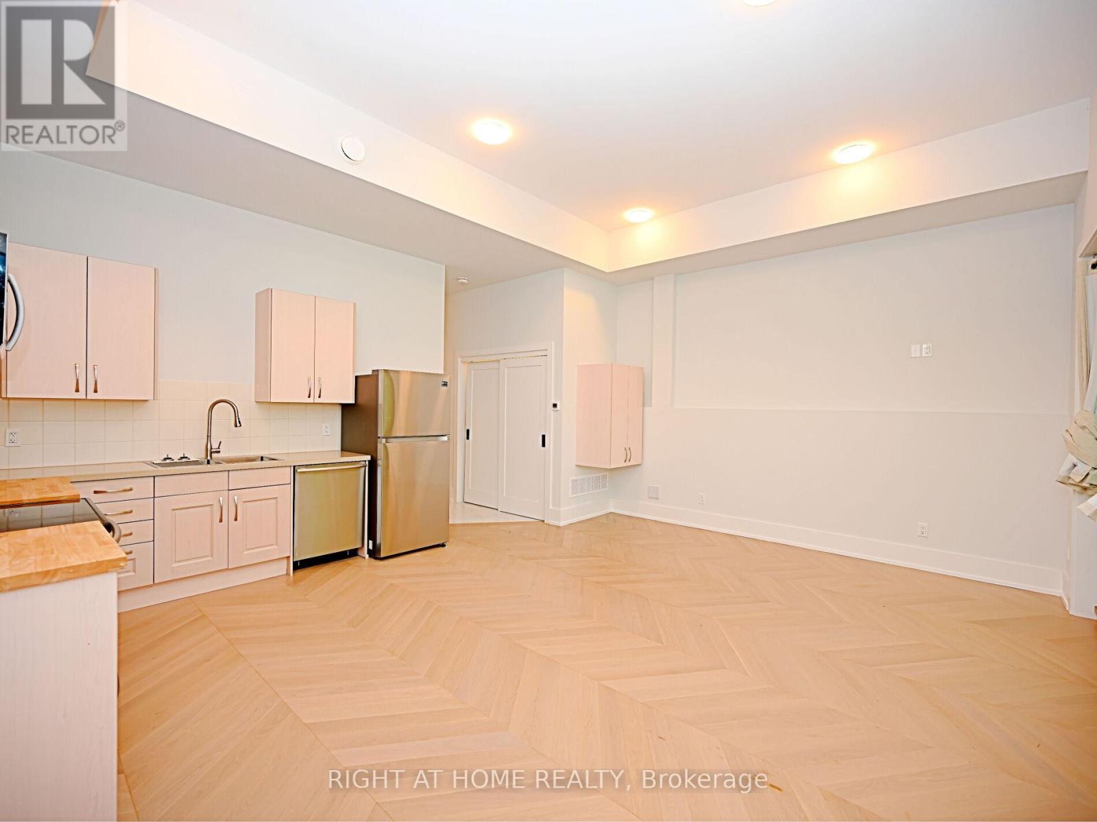 50b Woodlawn Avenue, Mississauga, Ontario  L5G 3K6 - Photo 6 - W12965024