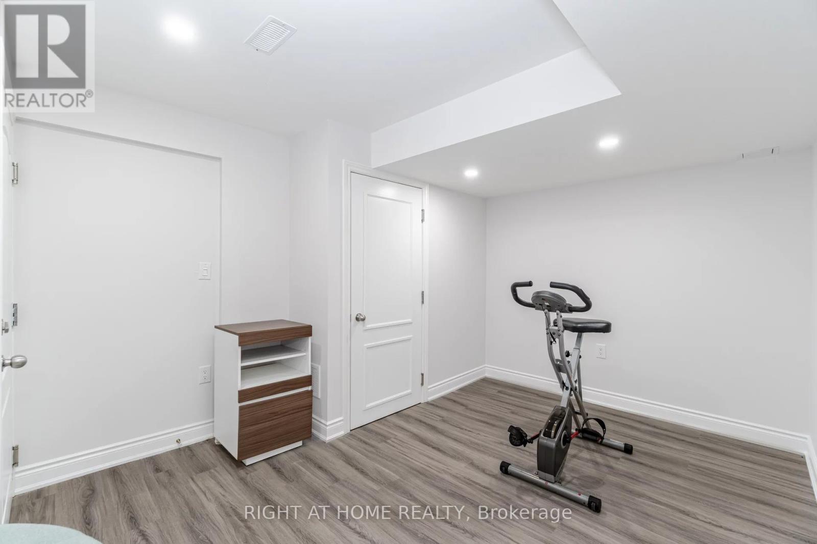 Lower - 1356 Basswood Crescent, Milton, Ontario  L9E 1M4 - Photo 11 - W12965034