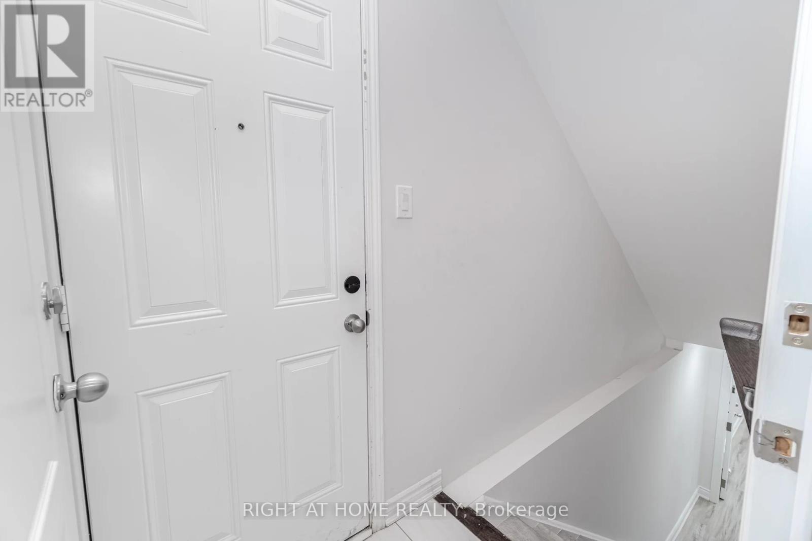 Lower - 1356 Basswood Crescent, Milton, Ontario  L9E 1M4 - Photo 3 - W12965034