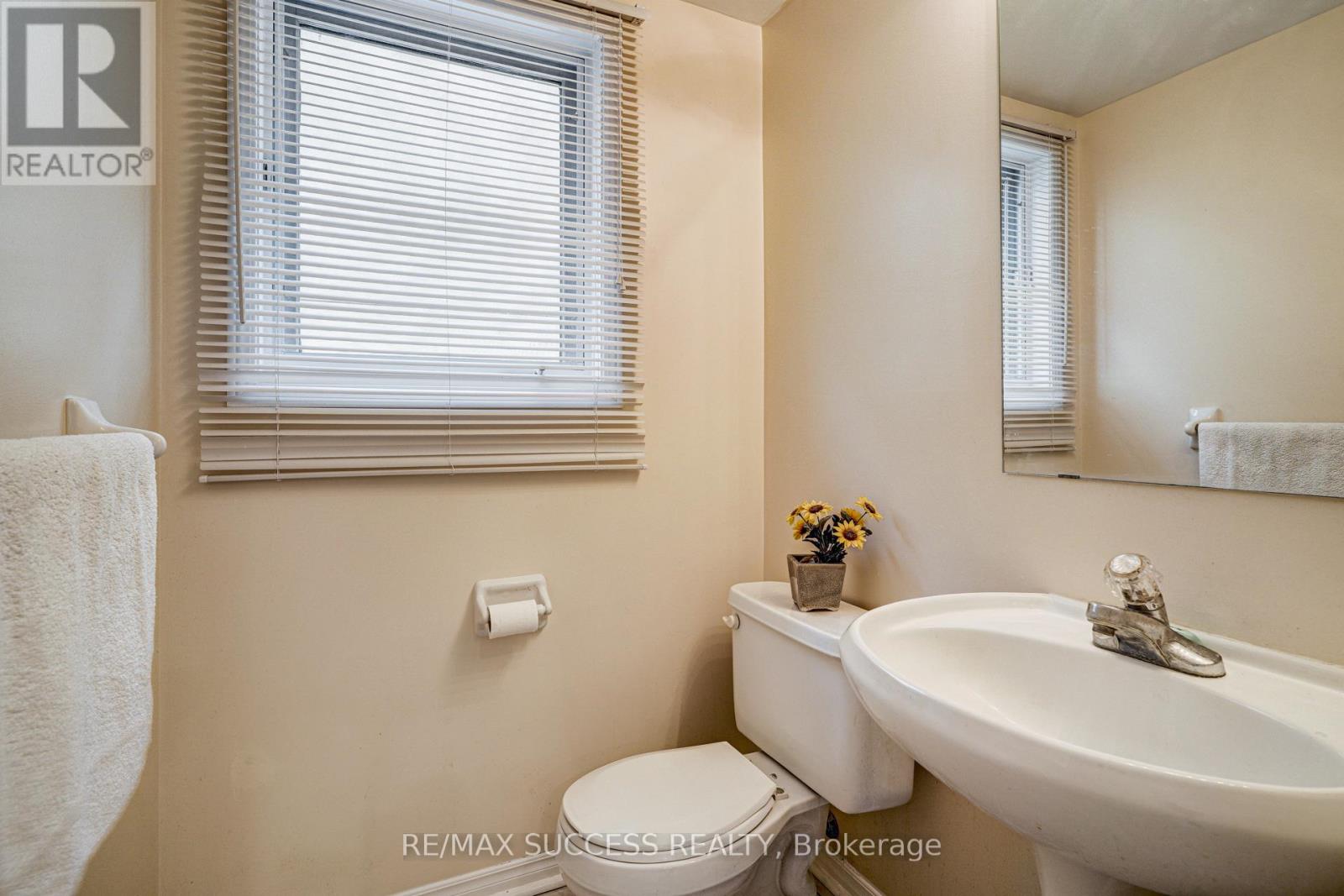 118 White Tail Crescent, Brampton, Ontario  L6Y 5C3 - Photo 18 - W12965036