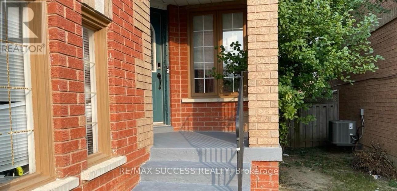 118 White Tail Crescent, Brampton, Ontario  L6Y 5C3 - Photo 2 - W12965036