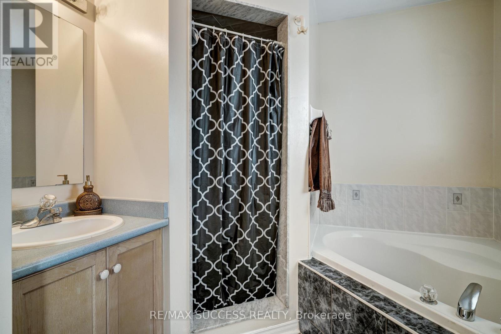 118 White Tail Crescent, Brampton, Ontario  L6Y 5C3 - Photo 26 - W12965036