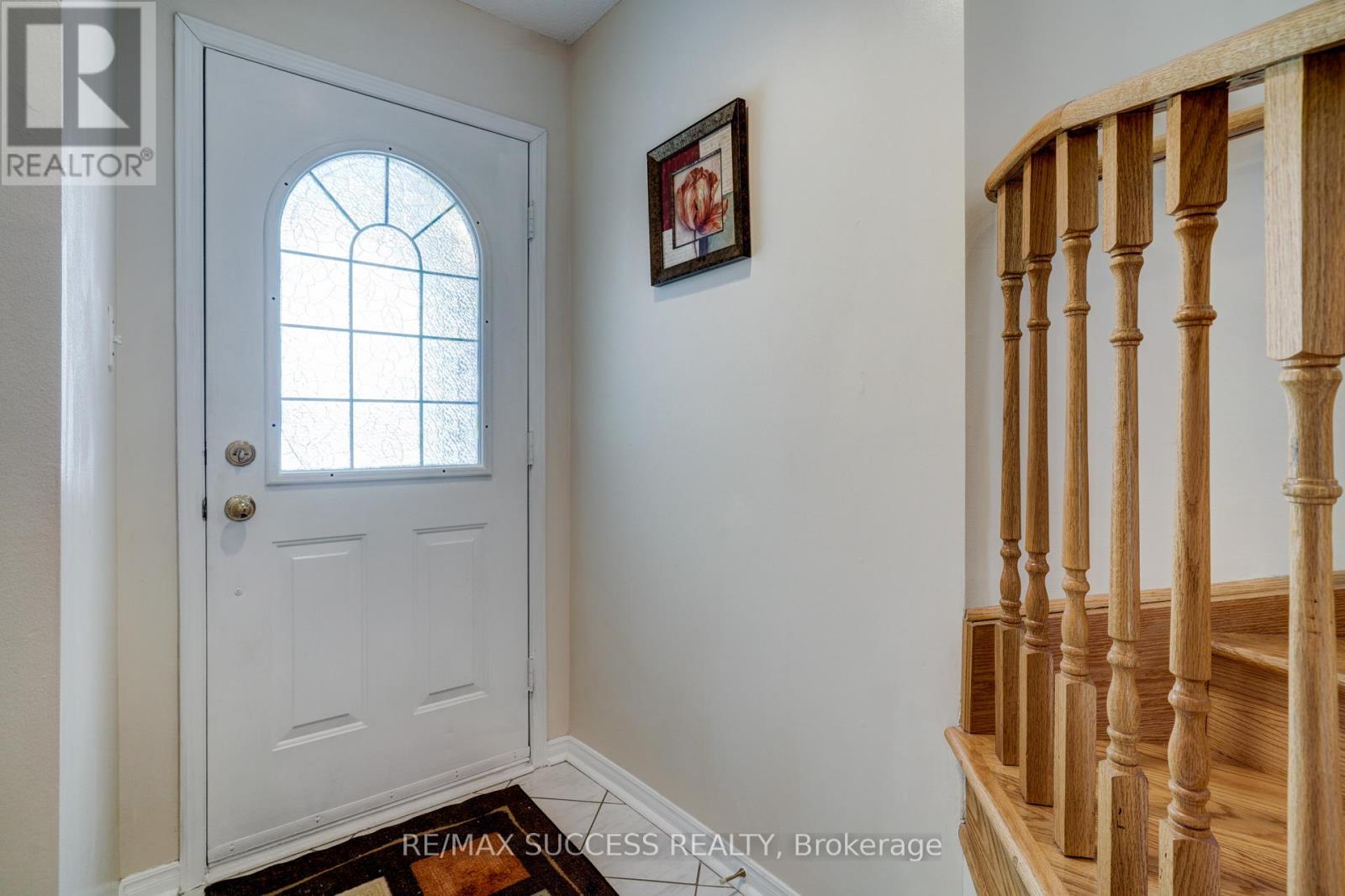 118 White Tail Crescent, Brampton, Ontario  L6Y 5C3 - Photo 4 - W12965036