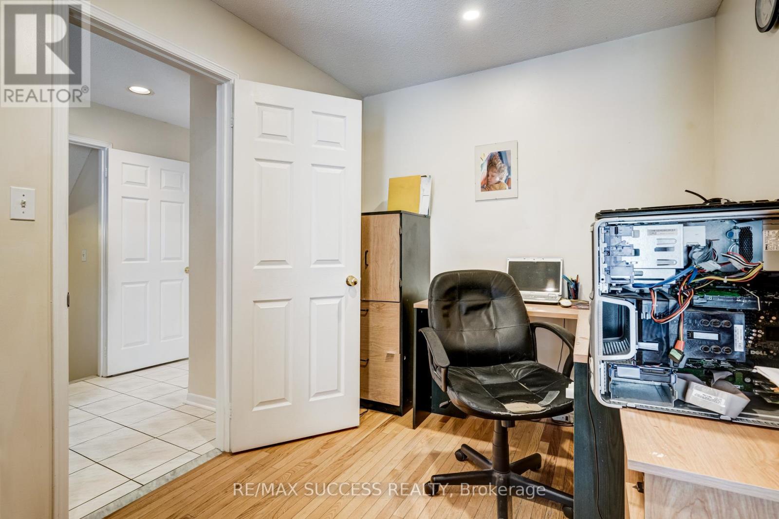 118 White Tail Crescent, Brampton, Ontario  L6Y 5C3 - Photo 7 - W12965036