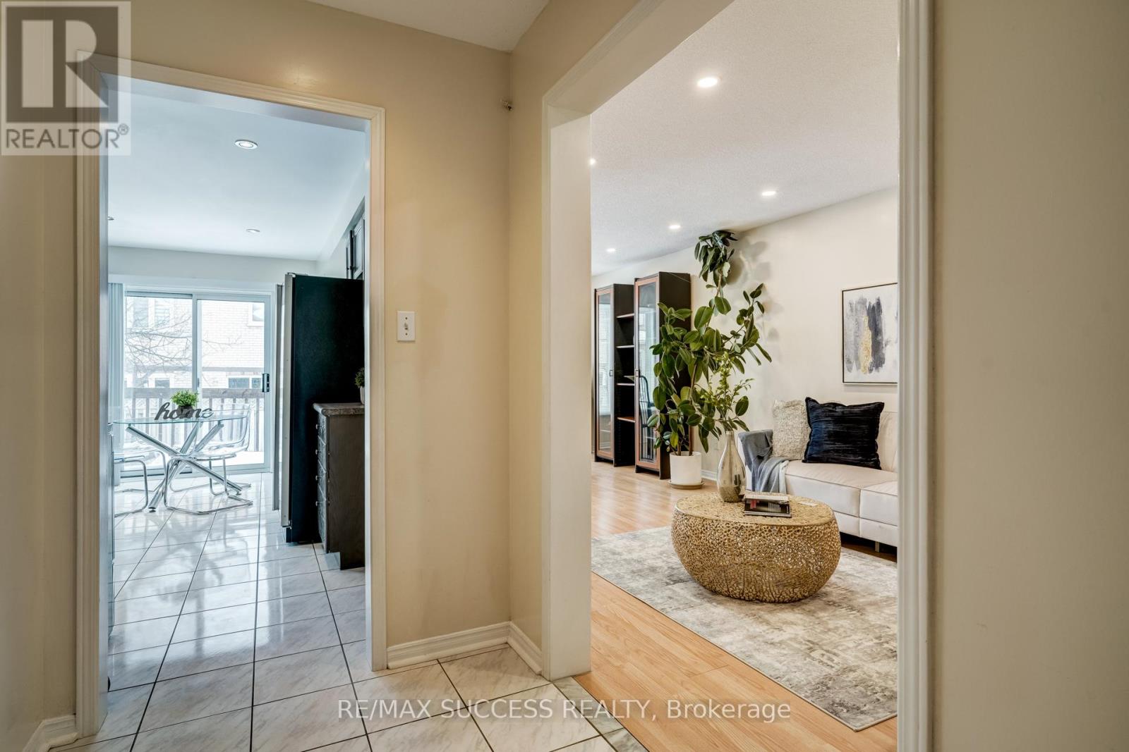 118 White Tail Crescent, Brampton, Ontario  L6Y 5C3 - Photo 8 - W12965036