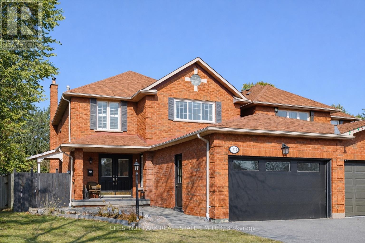 1229 Freeman Street, Burlington, Ontario  L7S 2J7 - Photo 2 - W12965058