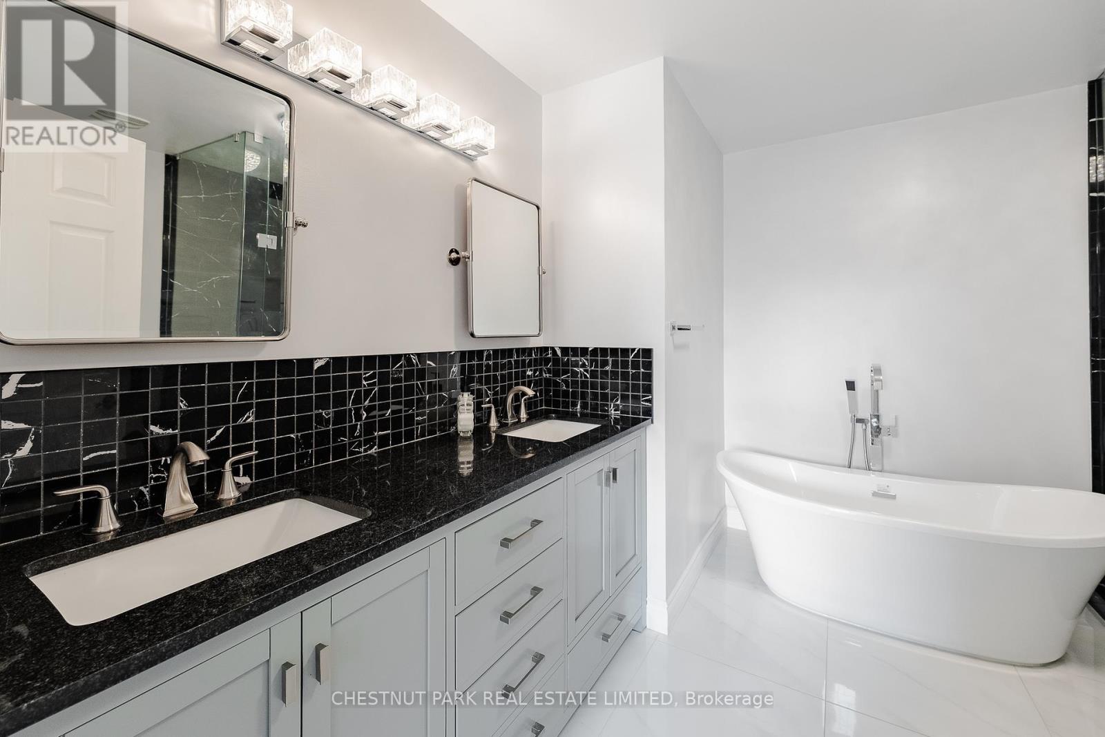 1229 Freeman Street, Burlington, Ontario  L7S 2J7 - Photo 22 - W12965058