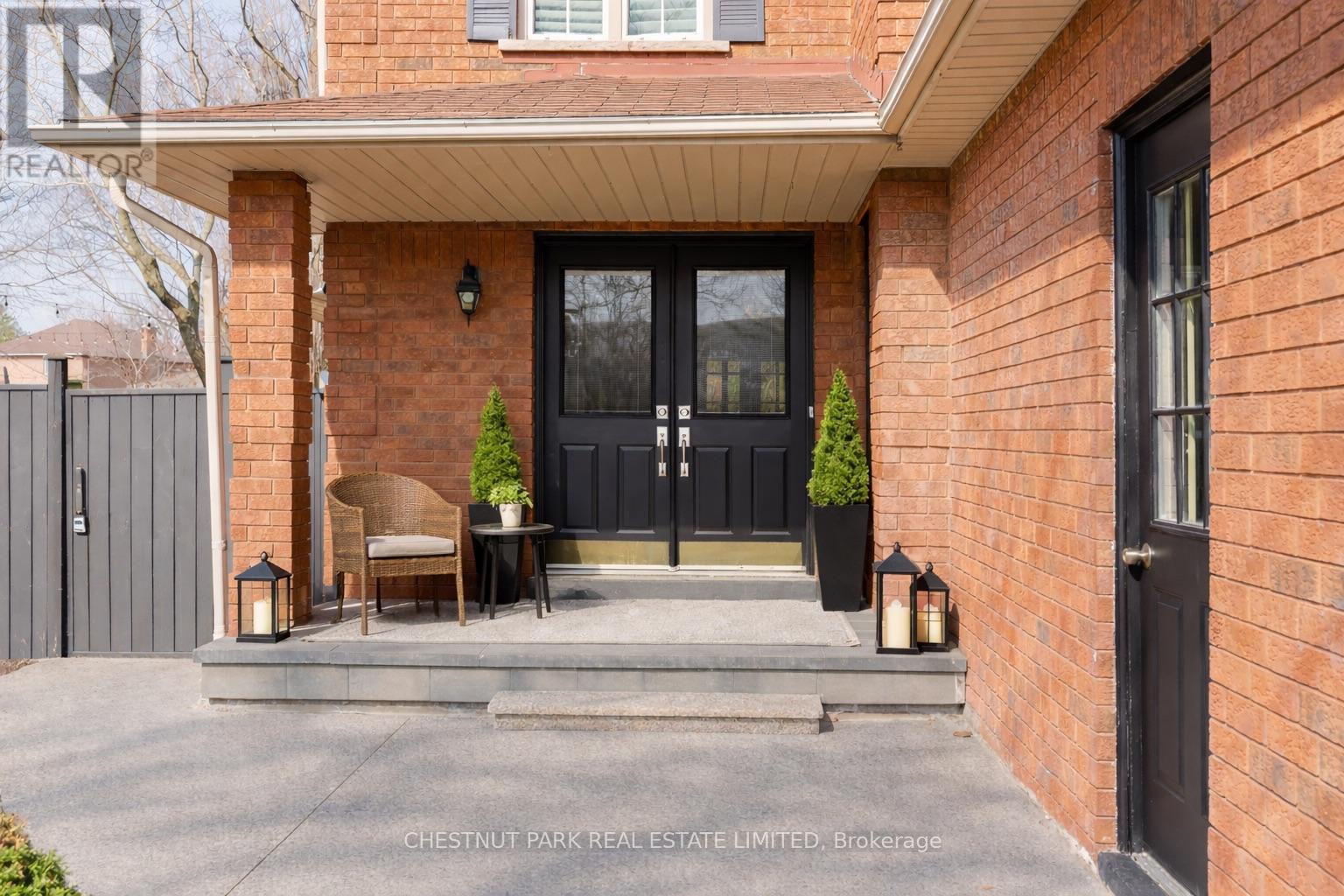 1229 Freeman Street, Burlington, Ontario  L7S 2J7 - Photo 3 - W12965058