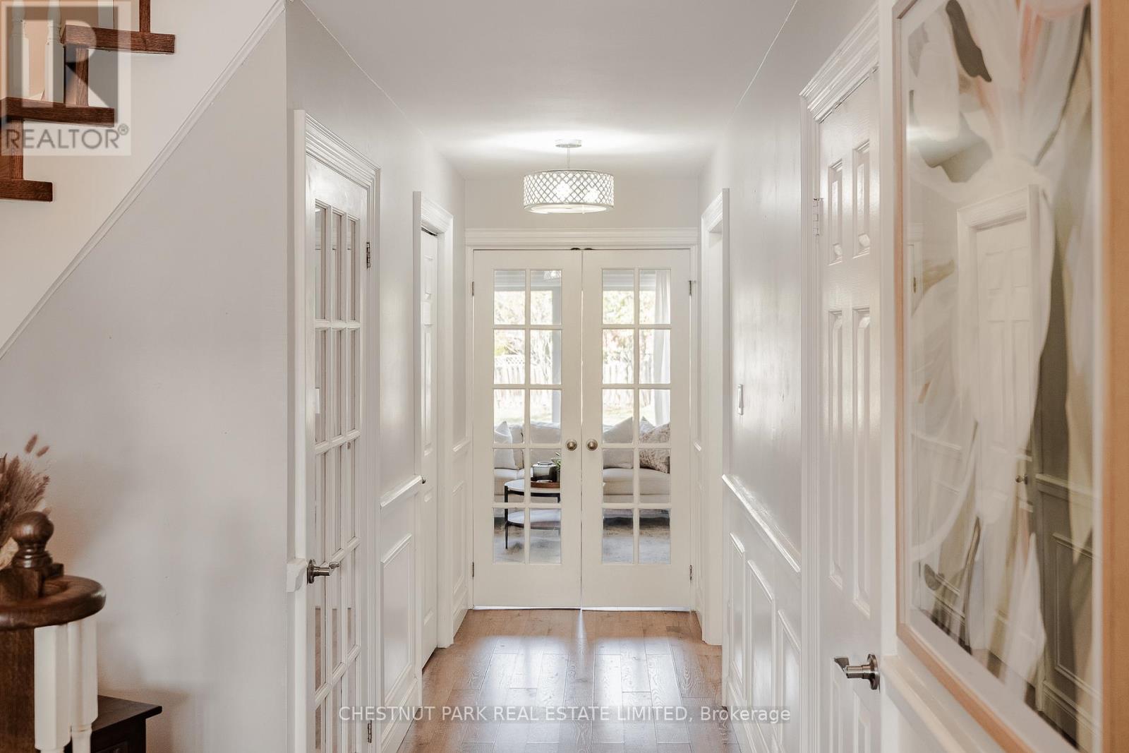 1229 Freeman Street, Burlington, Ontario  L7S 2J7 - Photo 5 - W12965058