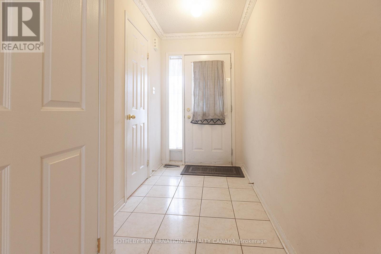 75 Rockgarden Trail, Brampton, Ontario  L6R 3M9 - Photo 3 - W12965064