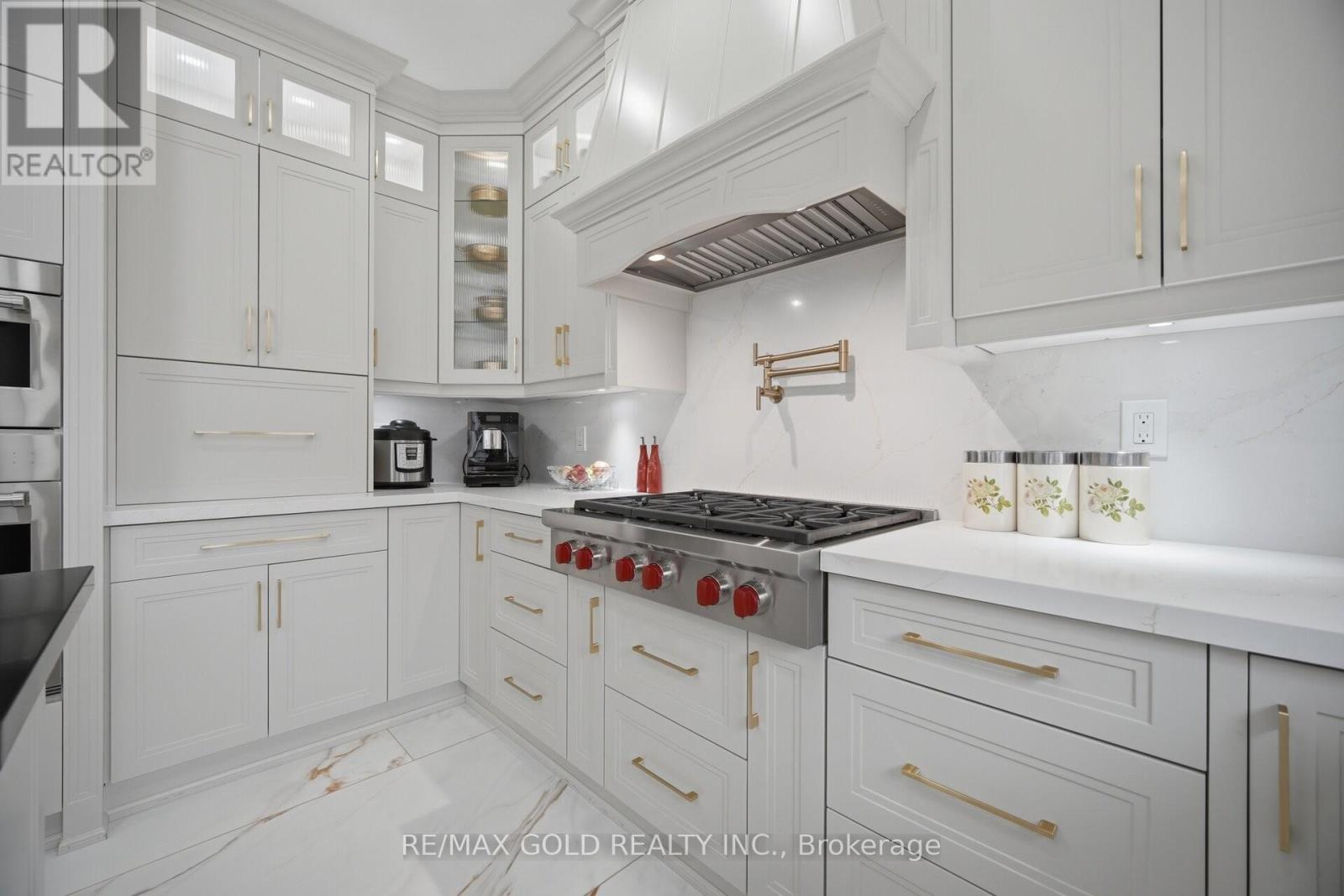 43 Decorso Drive, Brampton, Ontario  L6P 3Y3 - Photo 10 - W12965094