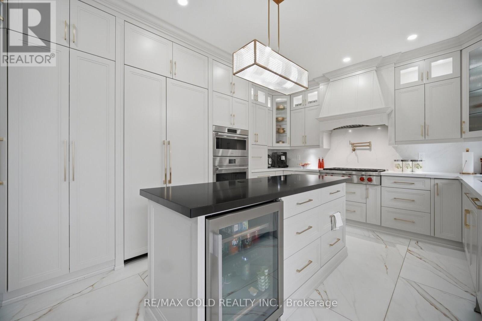 43 Decorso Drive, Brampton, Ontario  L6P 3Y3 - Photo 9 - W12965094