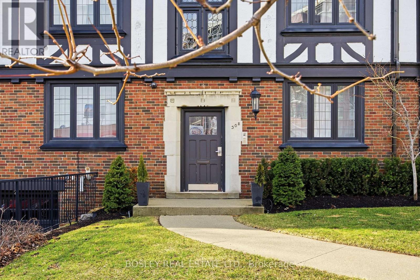 3 - 308 South Kingsway Street, Toronto, Ontario  M6S 3T9 - Photo 23 - W12965182