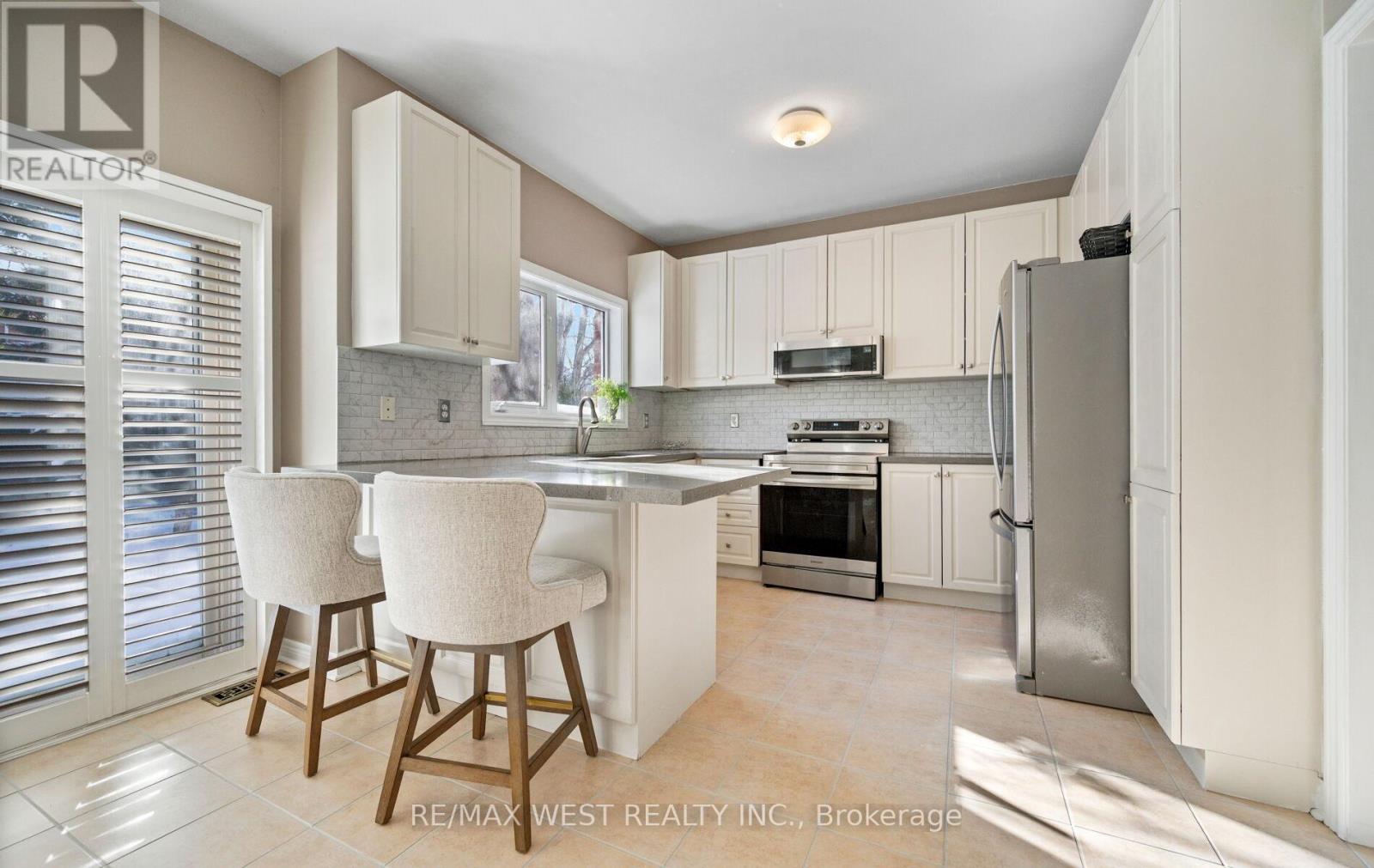 3374 Artesian Drive, Mississauga, Ontario  L5M 7J9 - Photo 15 - W12965196