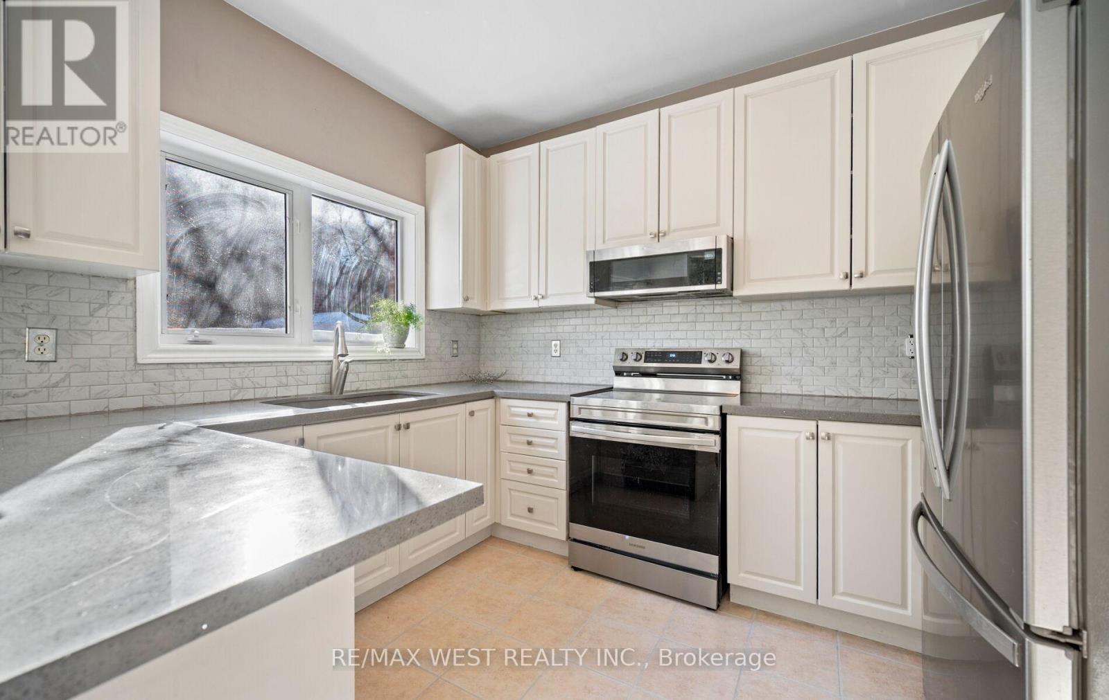 3374 Artesian Drive, Mississauga, Ontario  L5M 7J9 - Photo 16 - W12965196