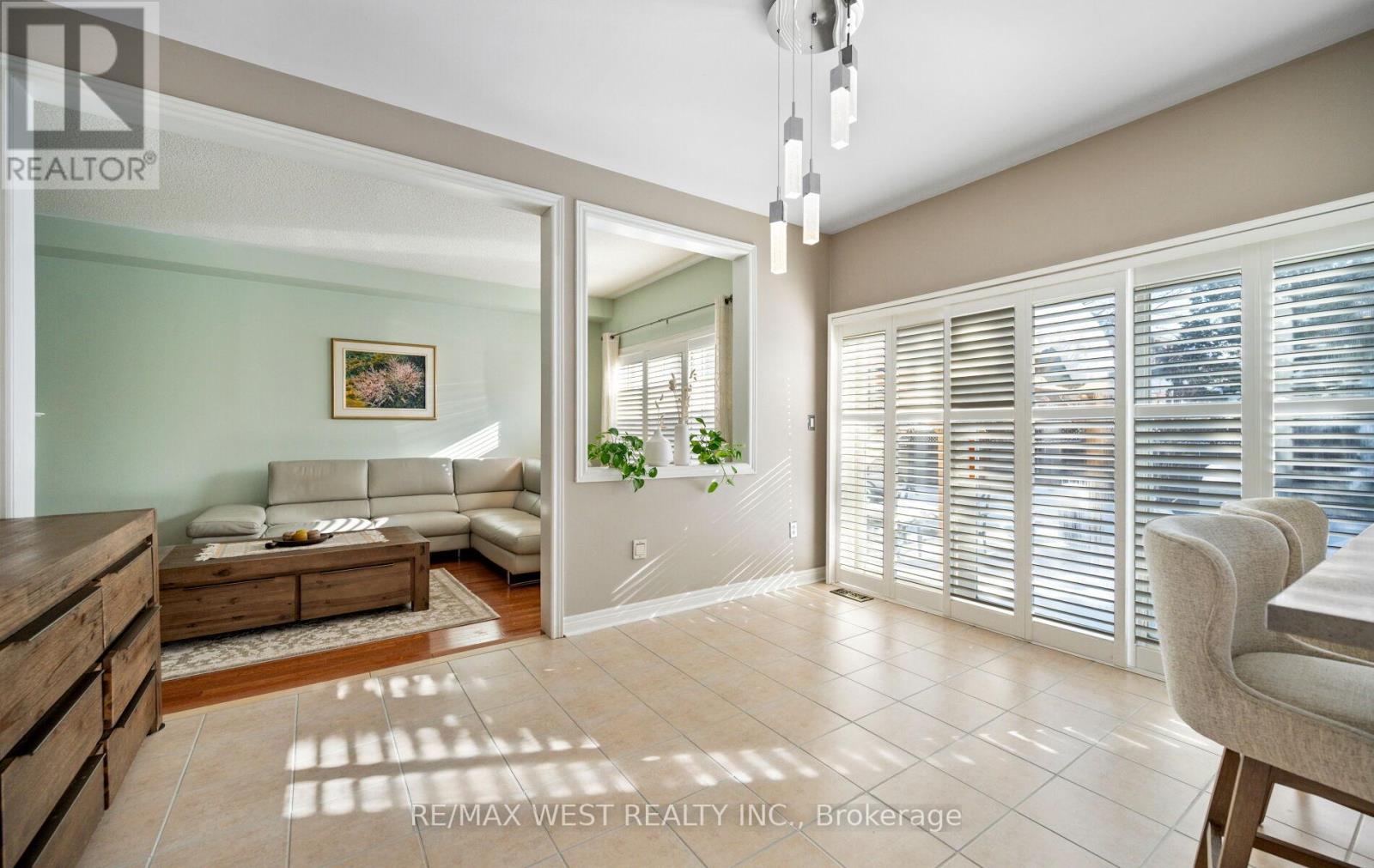 3374 Artesian Drive, Mississauga, Ontario  L5M 7J9 - Photo 17 - W12965196