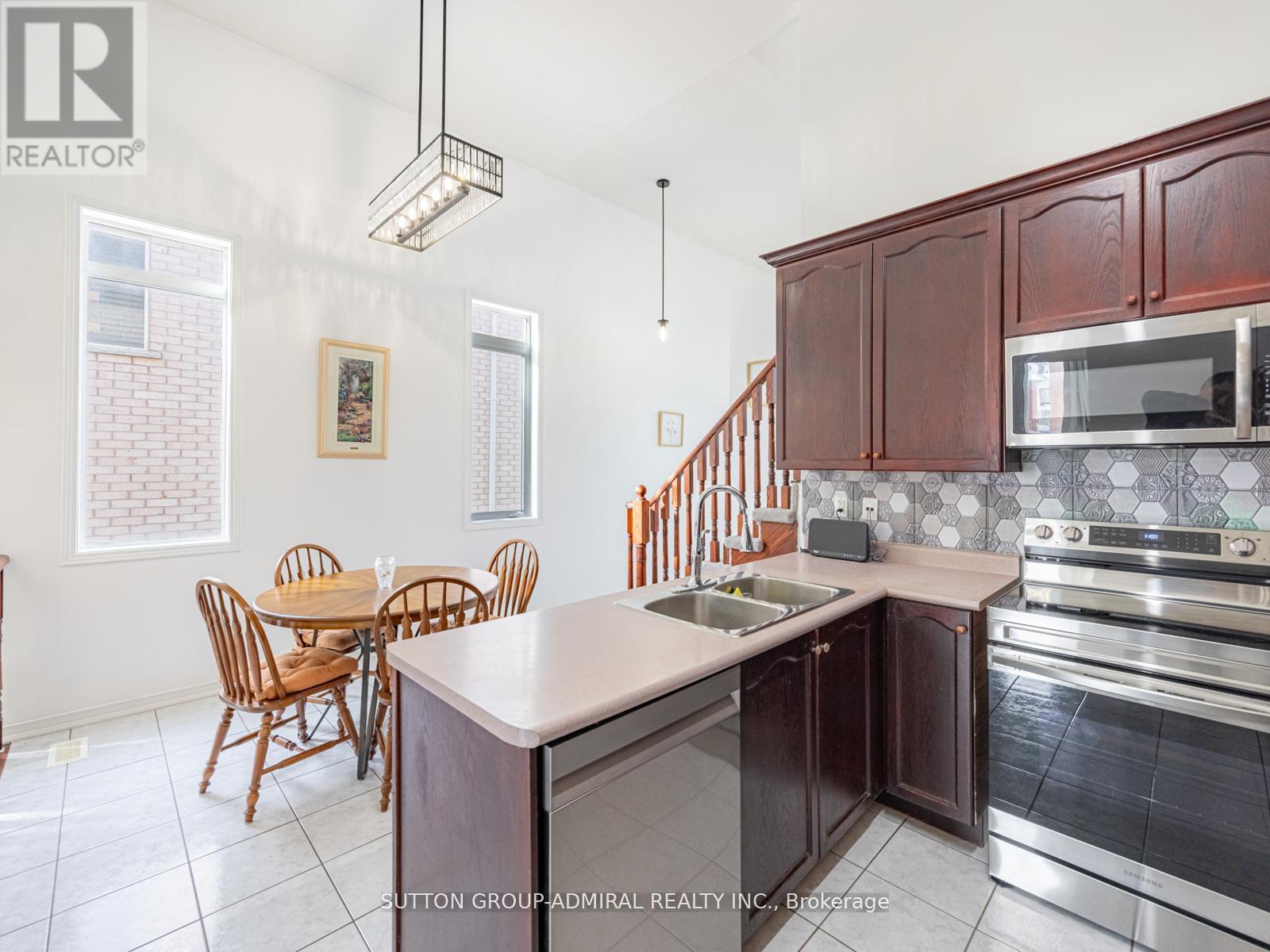 101 River Rock Crescent, Brampton, Ontario  L7A 2W4 - Photo 6 - W12965202