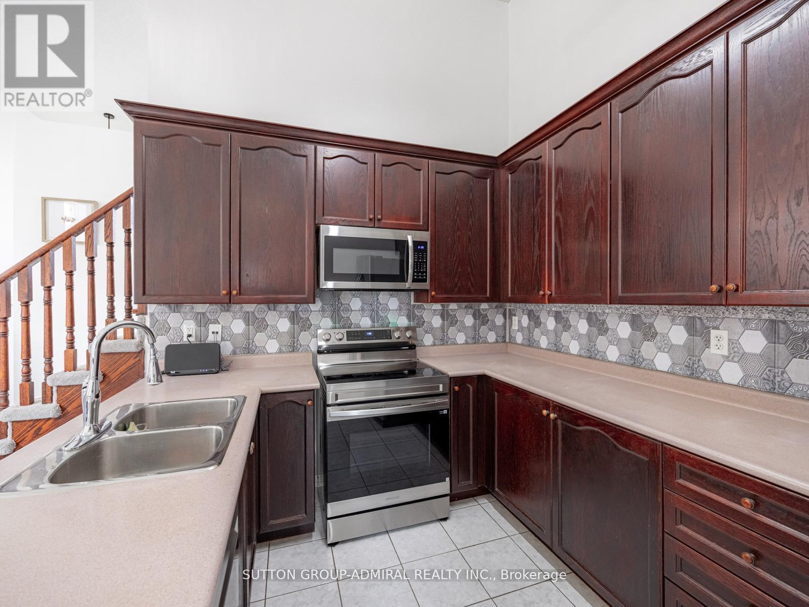 101 River Rock Crescent, Brampton, Ontario  L7A 2W4 - Photo 9 - W12965202