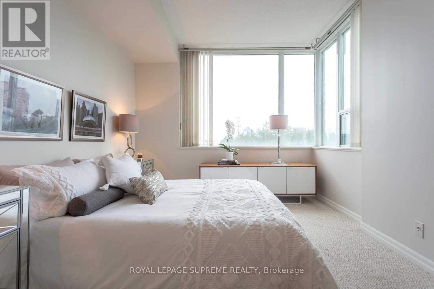 302 - 220 Burnhamthorpe Road W, Mississauga, Ontario  L5B 4N4 - Photo 11 - W12965208