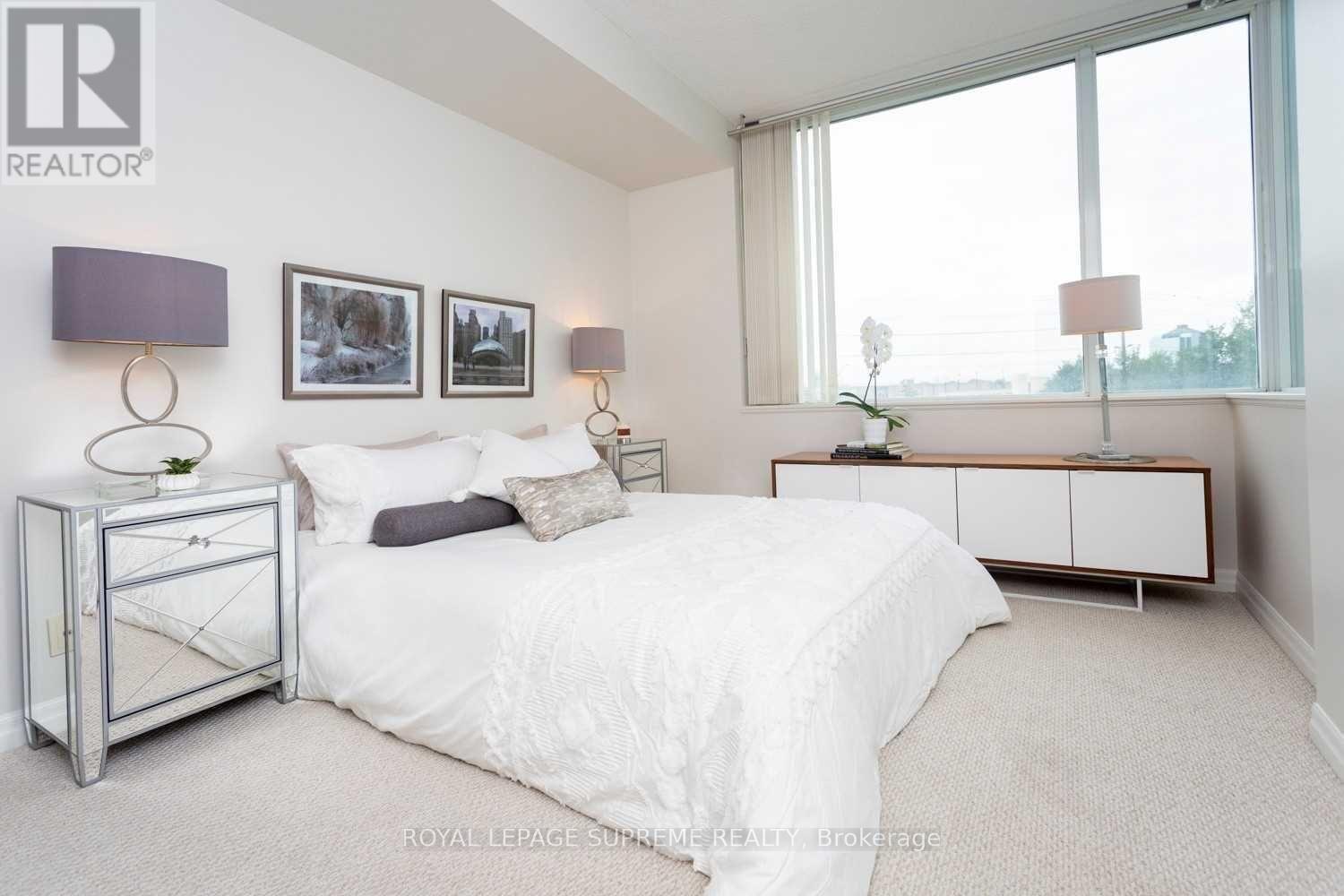 302 - 220 Burnhamthorpe Road W, Mississauga, Ontario  L5B 4N4 - Photo 12 - W12965208