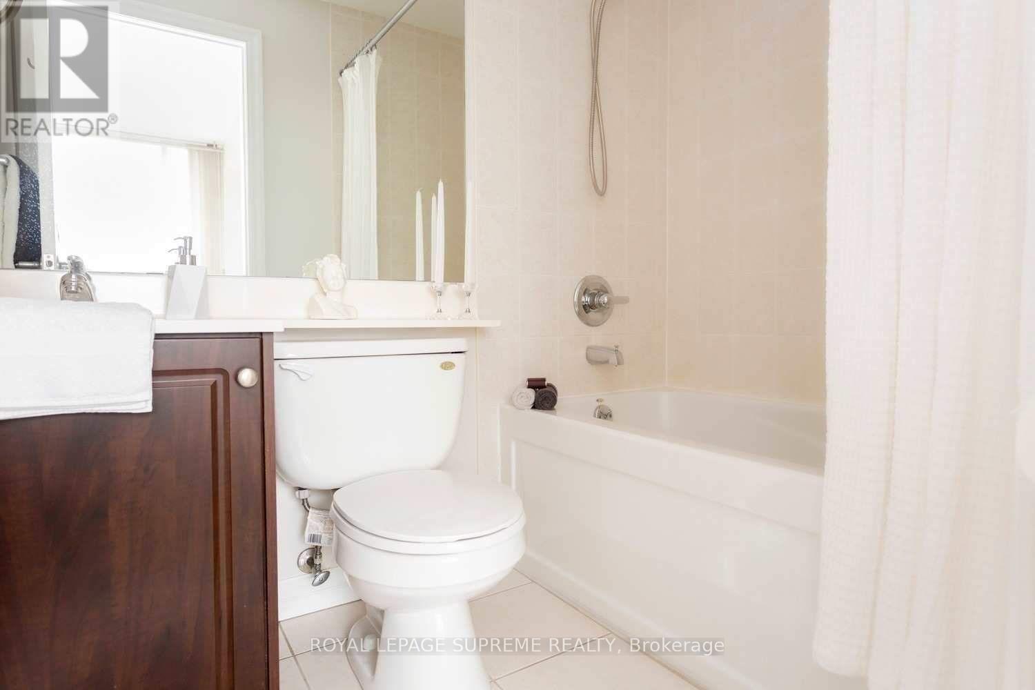 302 - 220 Burnhamthorpe Road W, Mississauga, Ontario  L5B 4N4 - Photo 14 - W12965208