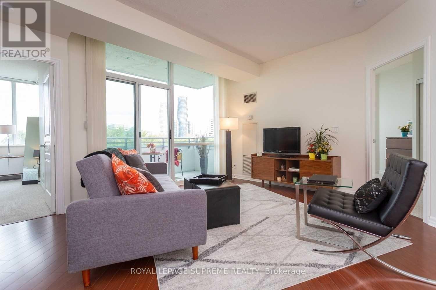 302 - 220 Burnhamthorpe Road W, Mississauga, Ontario  L5B 4N4 - Photo 5 - W12965208