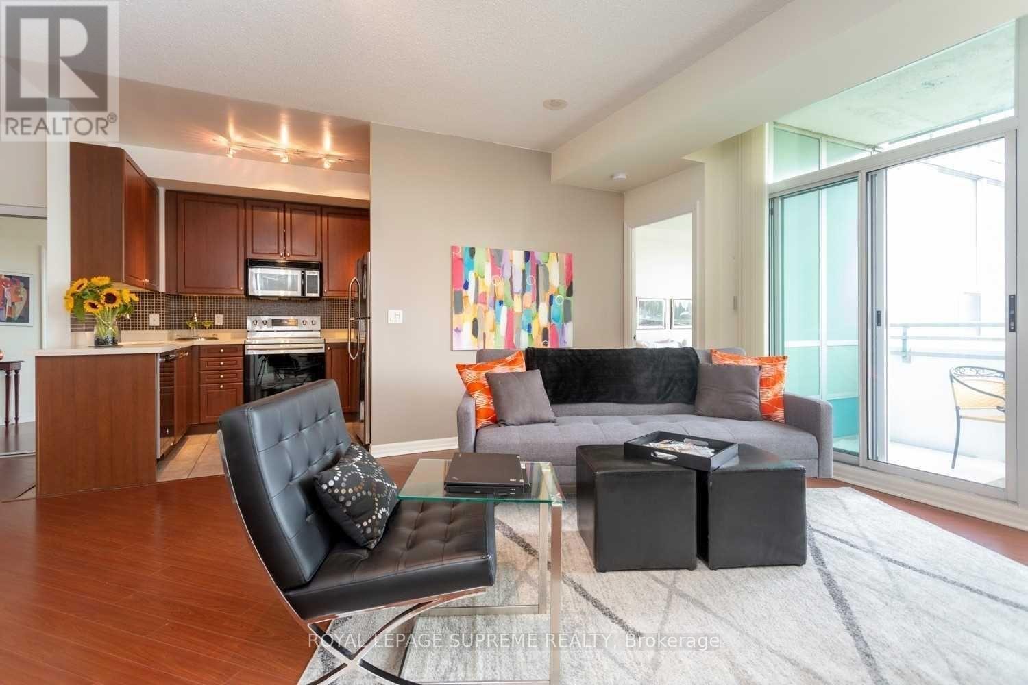 302 - 220 Burnhamthorpe Road W, Mississauga, Ontario  L5B 4N4 - Photo 6 - W12965208