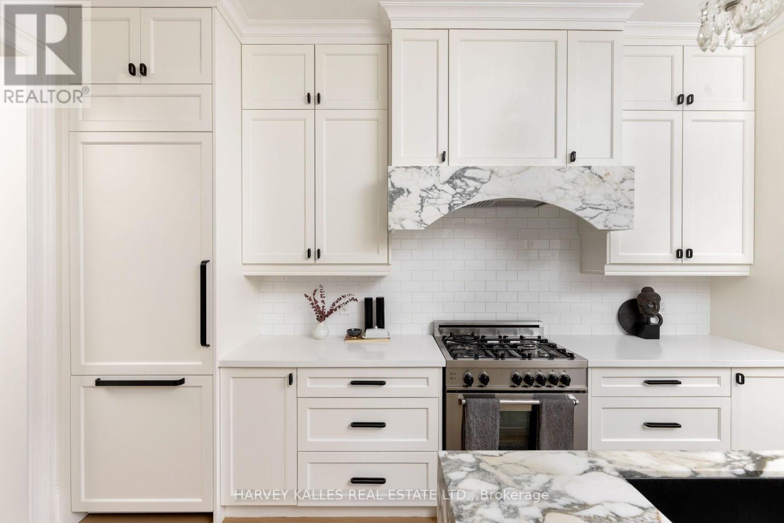 38 Sorauren Avenue, Toronto, Ontario  M6R 2C7 - Photo 14 - W12965230